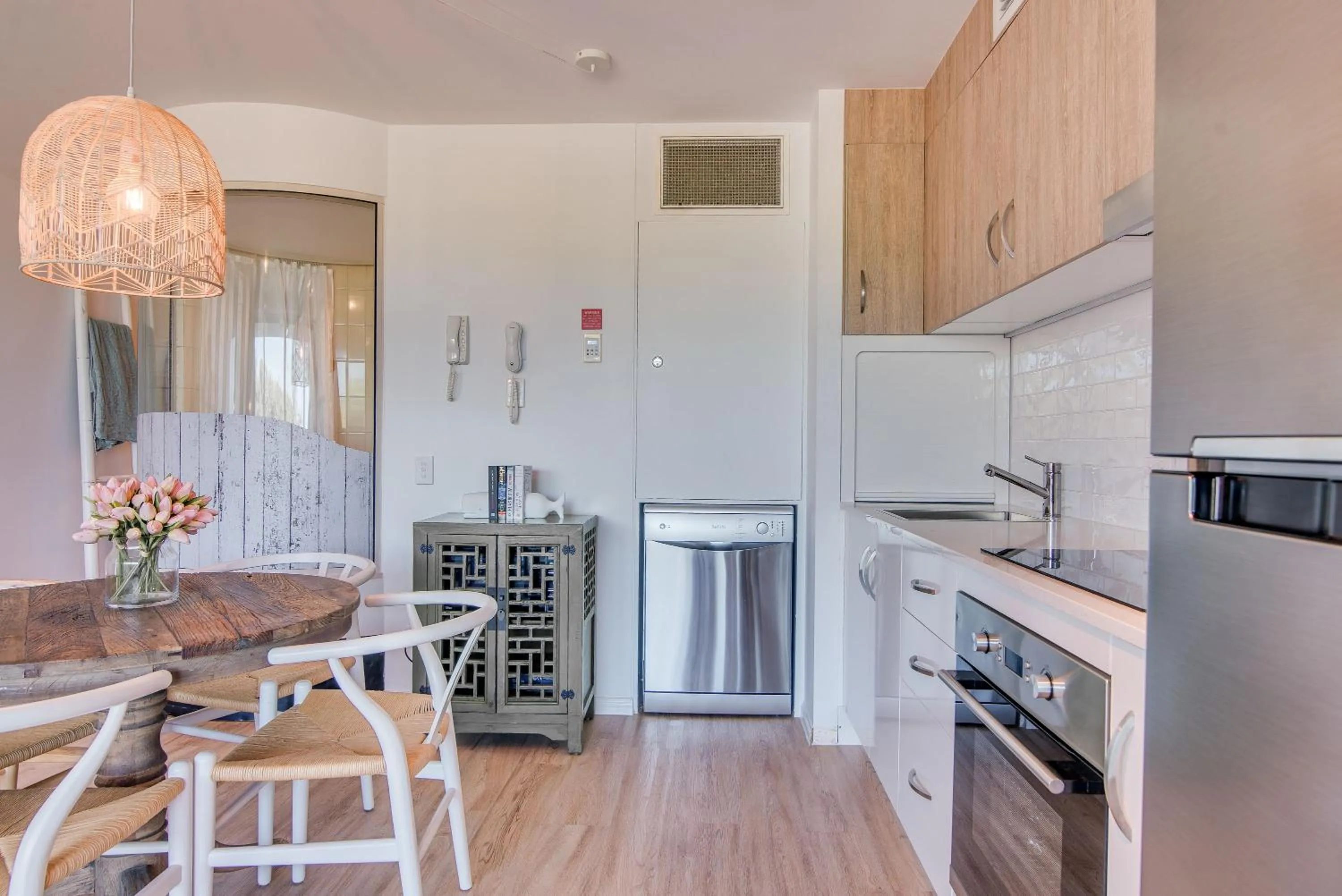 Kitchen or kitchenette in Grand Palais Boolarong Beachside Apartments