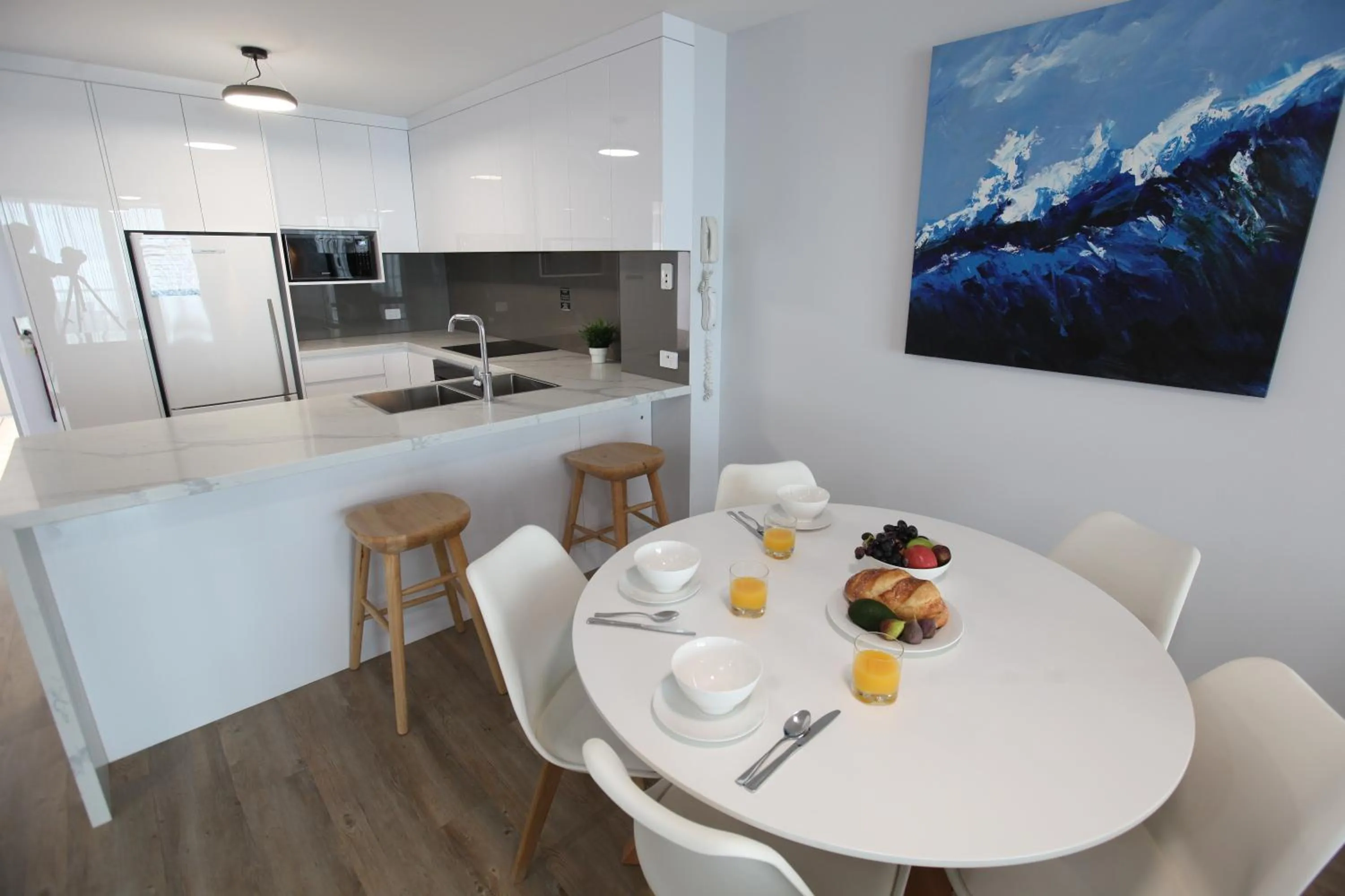 Kitchen or kitchenette in Grand Palais Boolarong Beachside Apartments