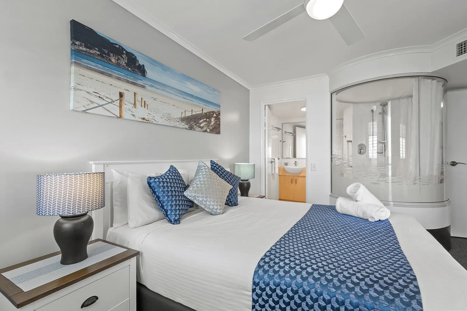 Bed in Grand Palais Boolarong Beachside Apartments