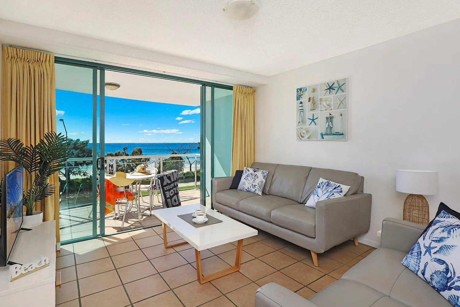 Seating area in Grand Palais Boolarong Beachside Apartments