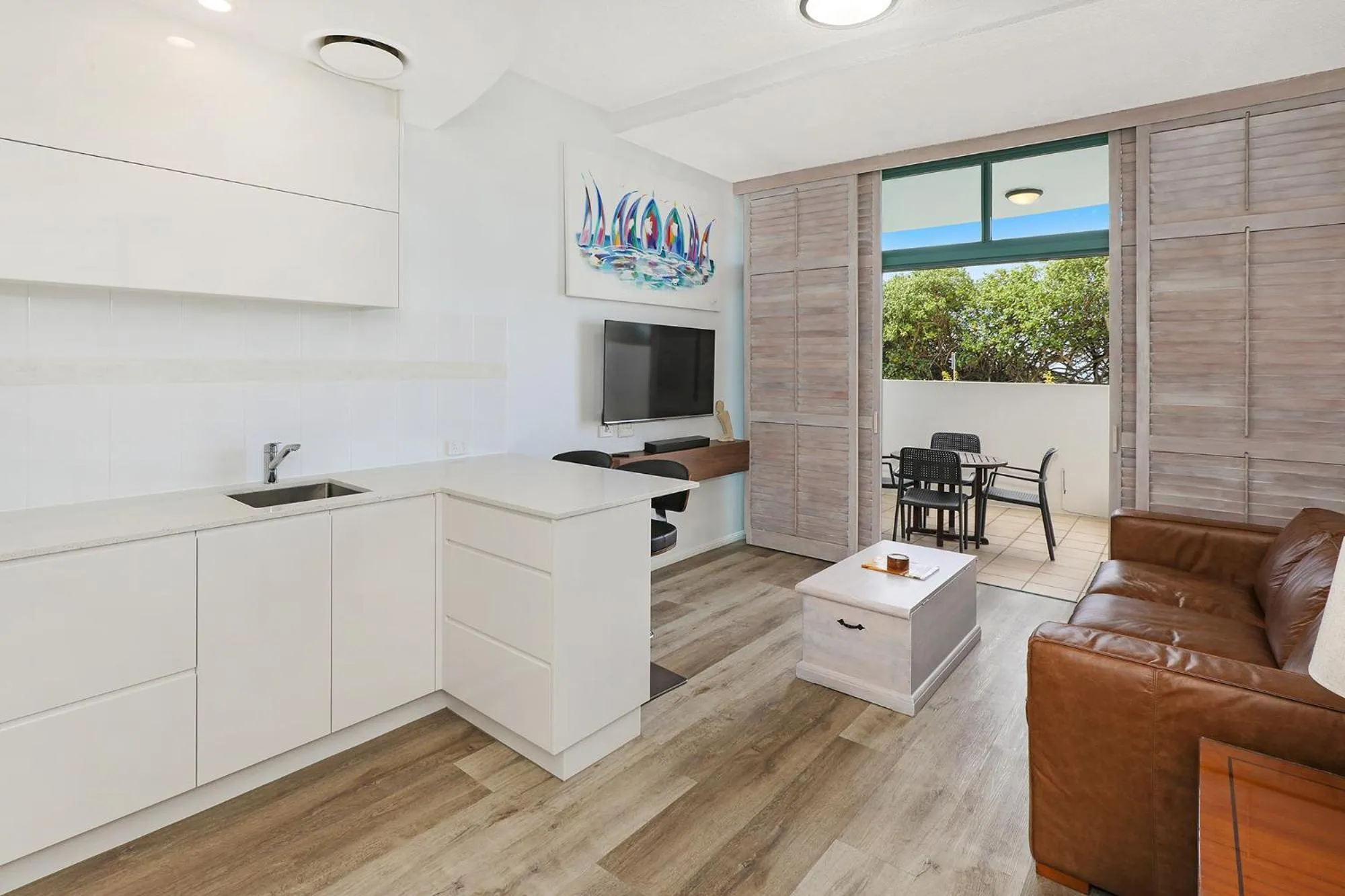 Kitchen or kitchenette in Grand Palais Boolarong Beachside Apartments