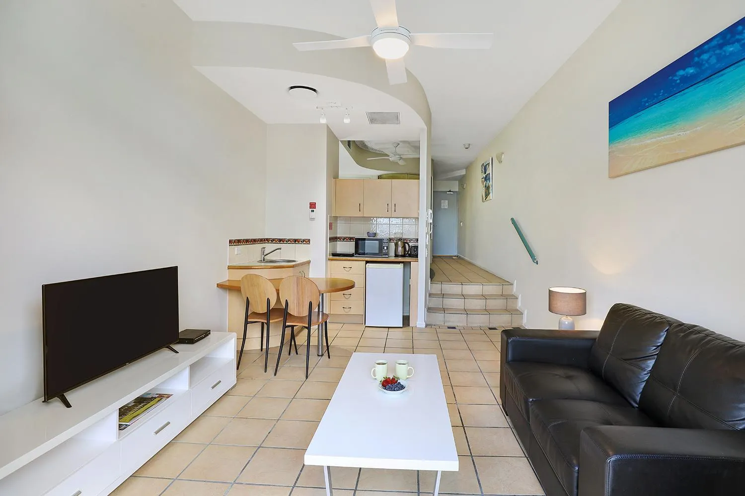 Kitchen or kitchenette in Grand Palais Boolarong Beachside Apartments