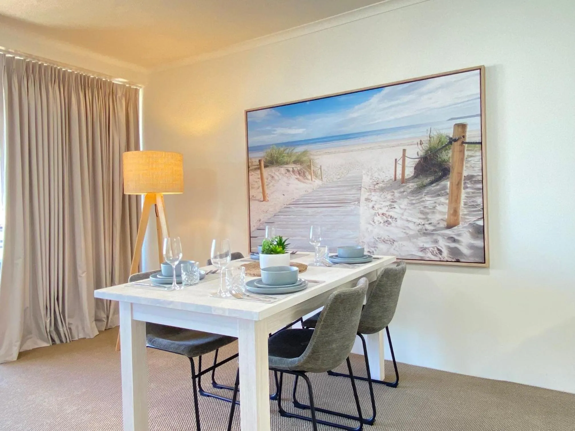 Dining area in The Astor Apartments