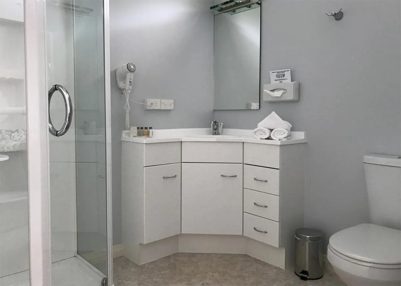 Bathroom in High Peaks Hotel