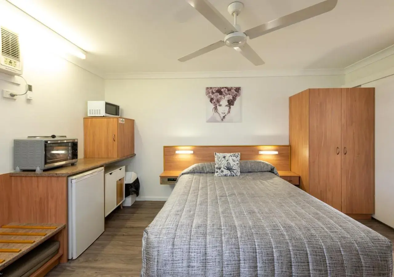 Two-Bedroom Family Room in Riviera on Ruthven Two-Bedroom Family Room in Riviera on Ruthven