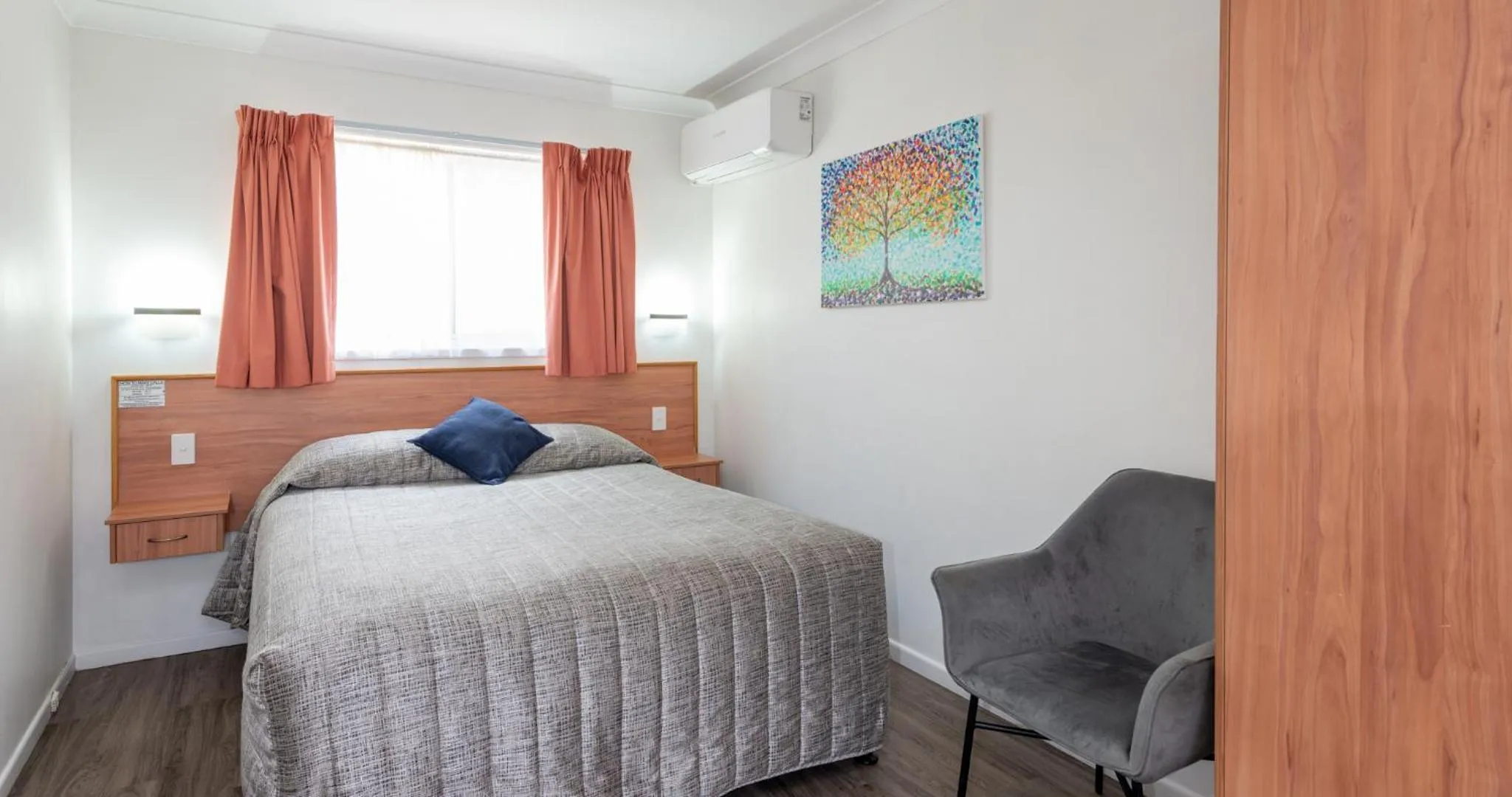 Bedroom, Bed in Riviera on Ruthven