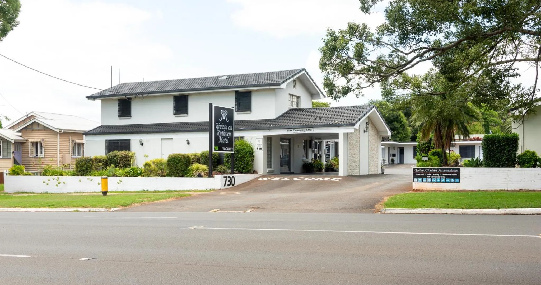 Property building in Riviera on Ruthven