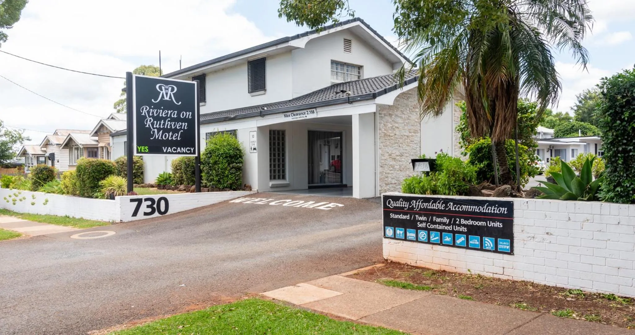 Property building in Riviera on Ruthven