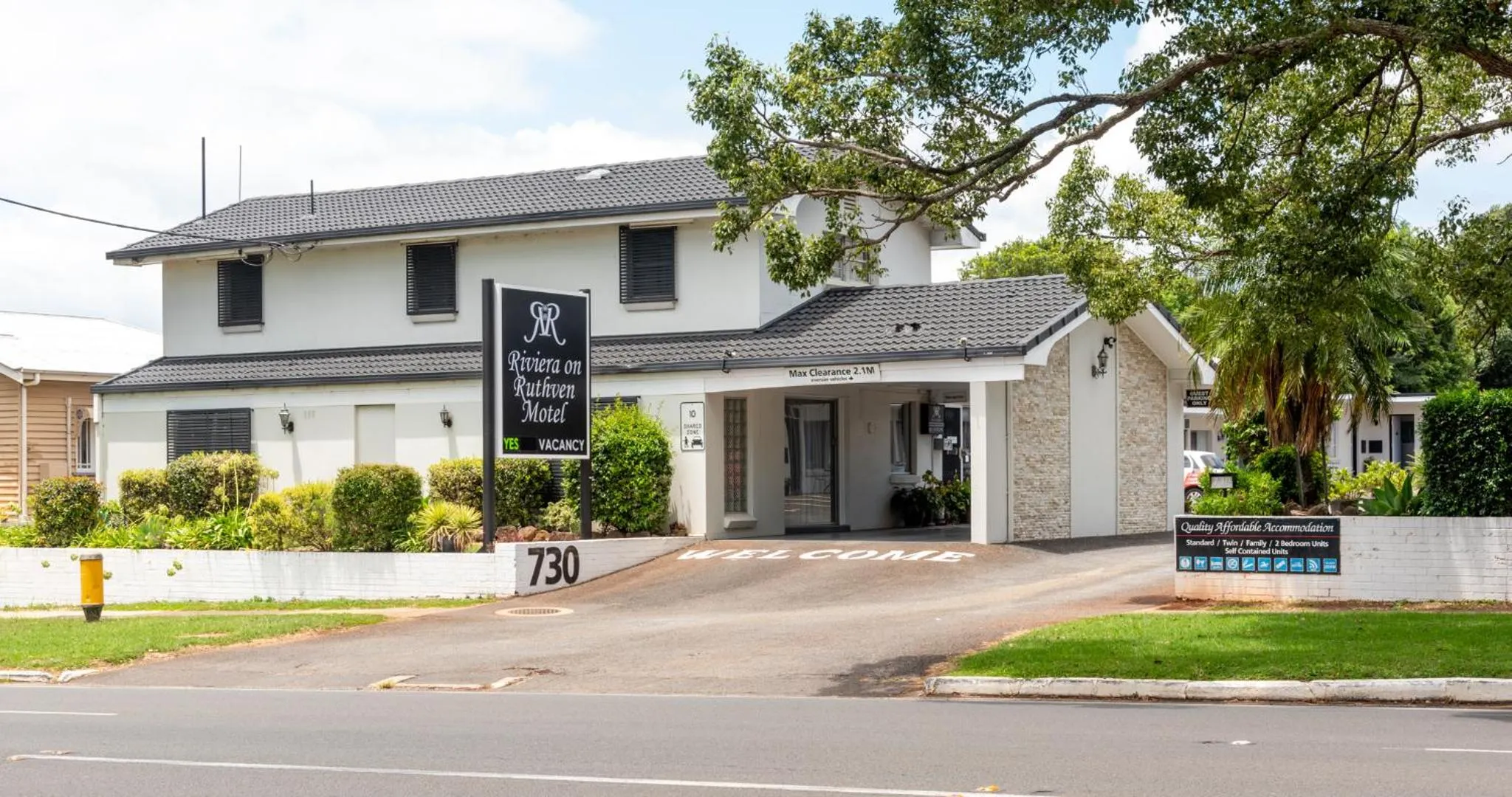 Property building in Riviera on Ruthven