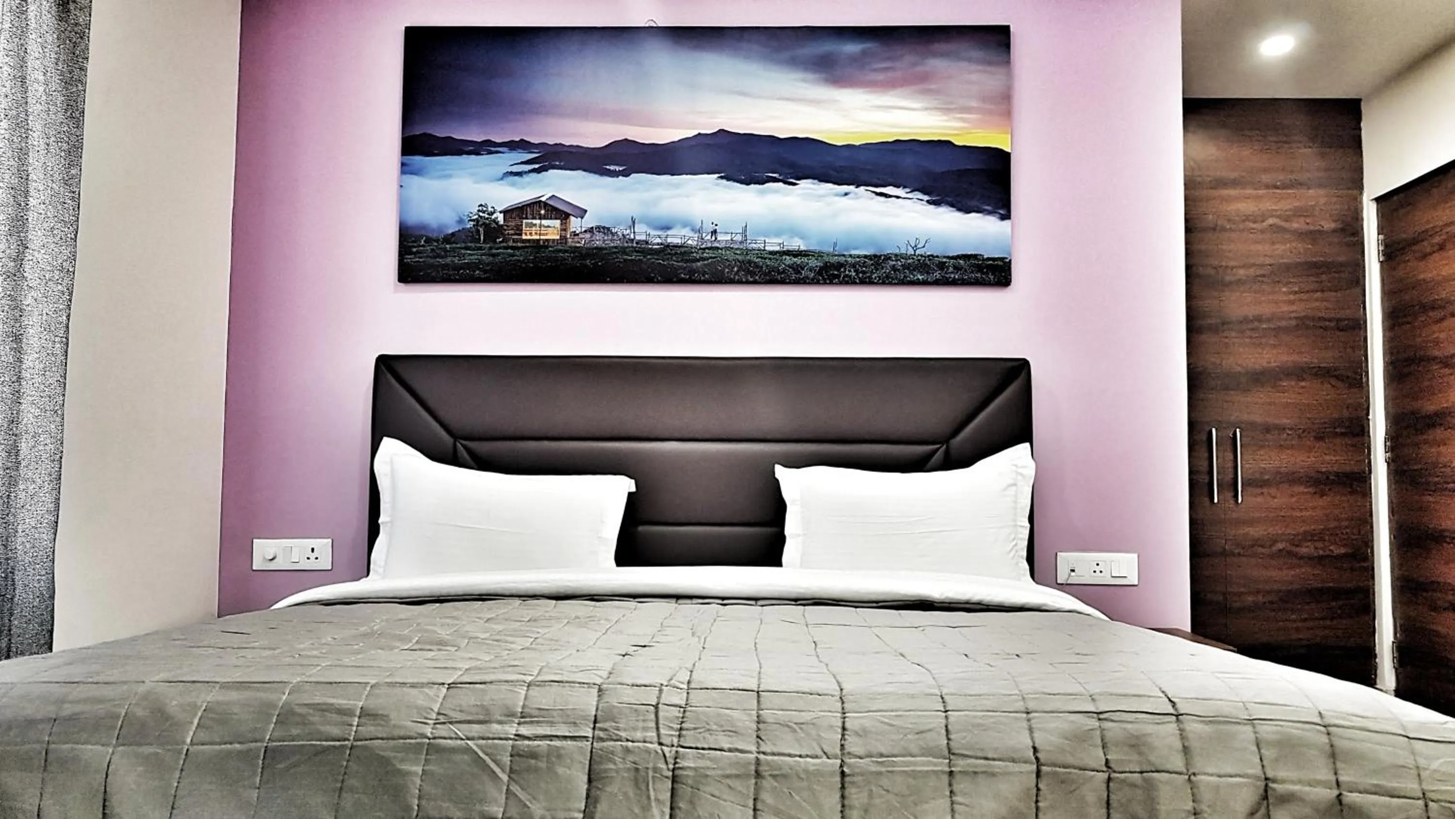 Bed in Hotel Delhi Aerocity