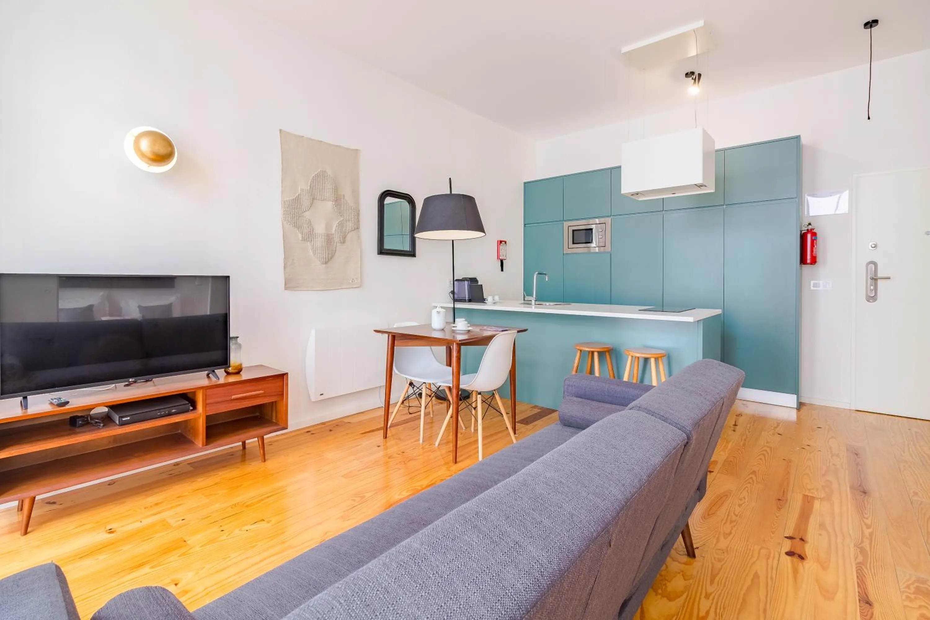 Photo of the whole room in YOUROPO - The Tower