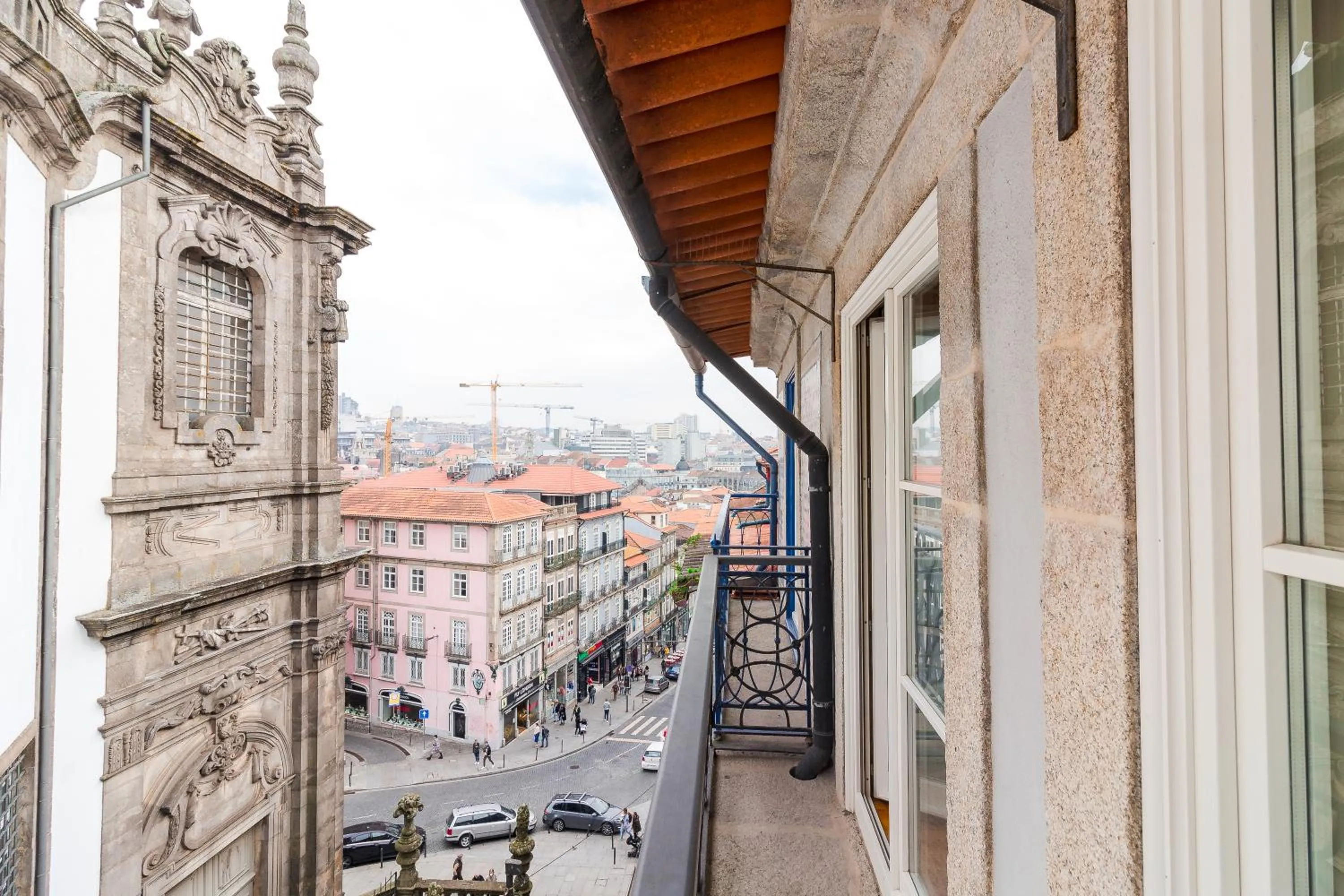 Property building in YOUROPO - The Tower