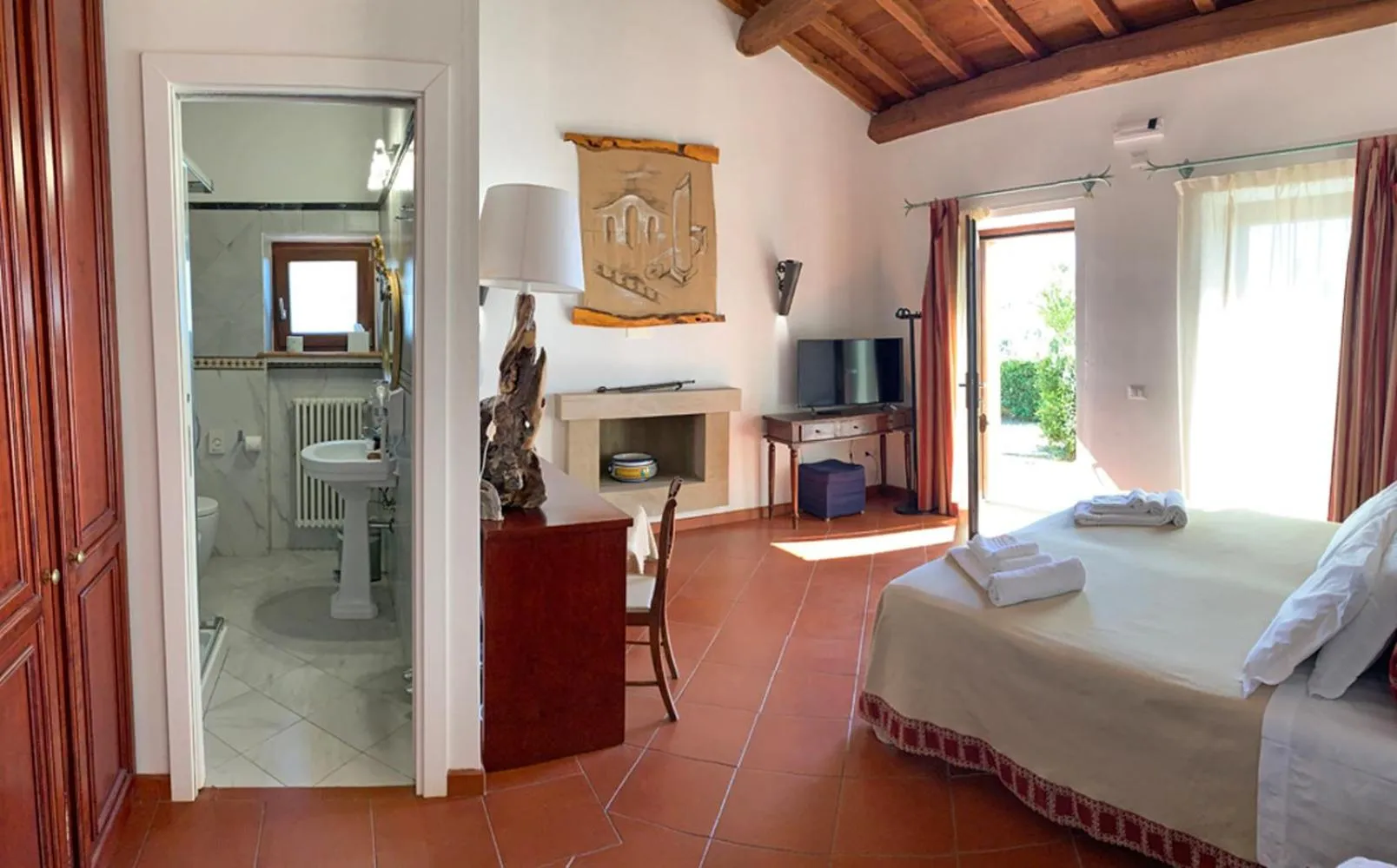 Photo of the whole room, Bed in Resort Fonte Vulci