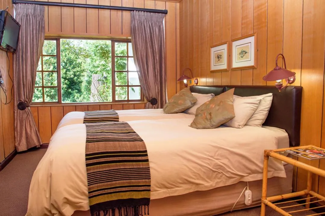 Bathroom, Bed in Kings Lodge Hotel