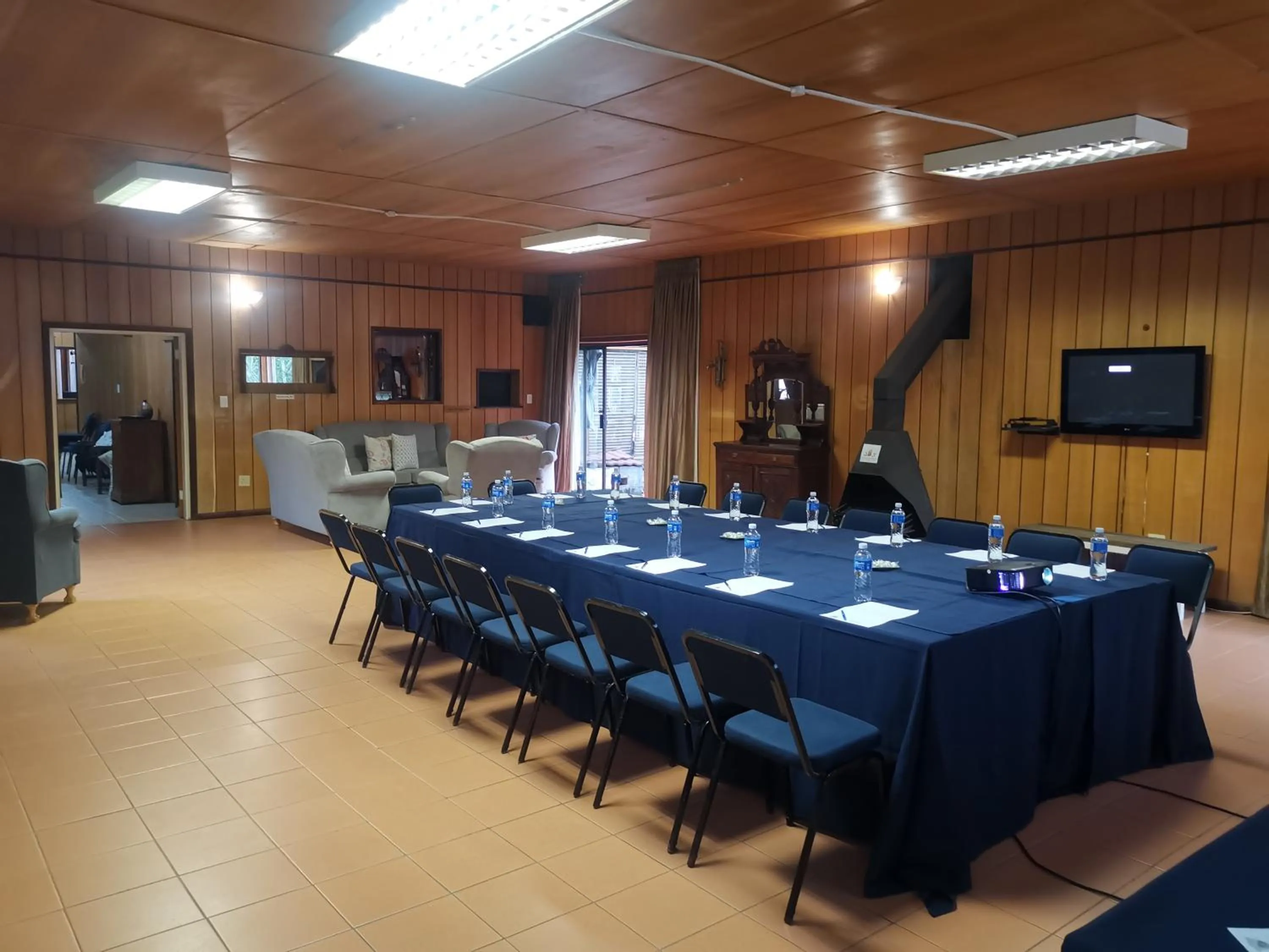 Meeting/conference room in Kings Lodge Hotel