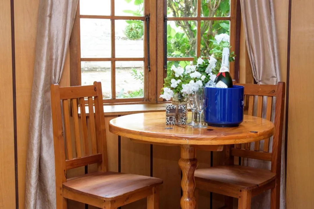 Dining area in Kings Lodge Hotel