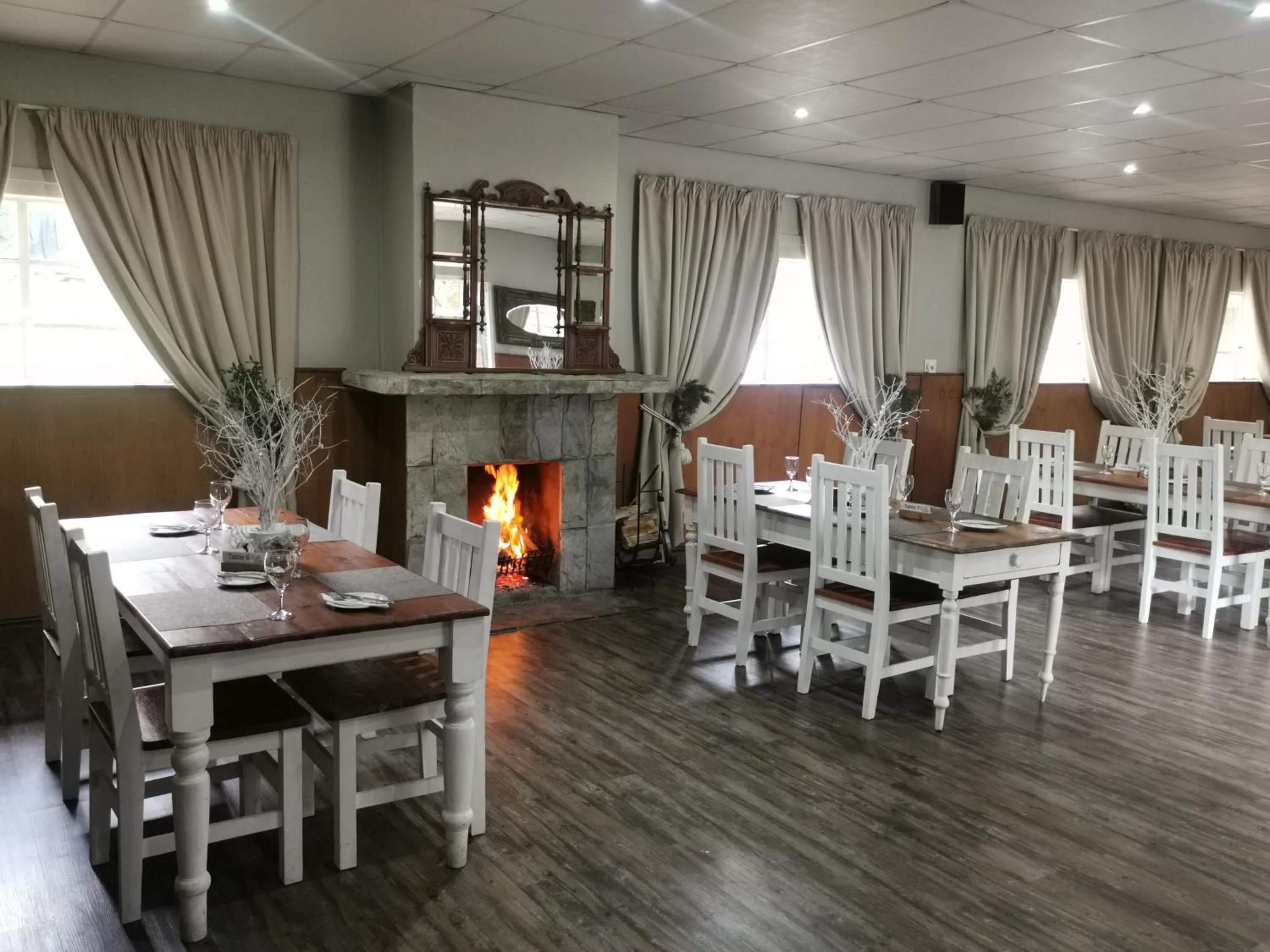 Restaurant/places to eat in Kings Lodge Hotel