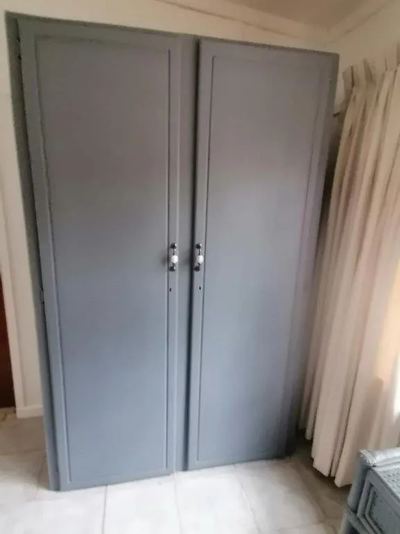 wardrobe in Kings Lodge Hotel