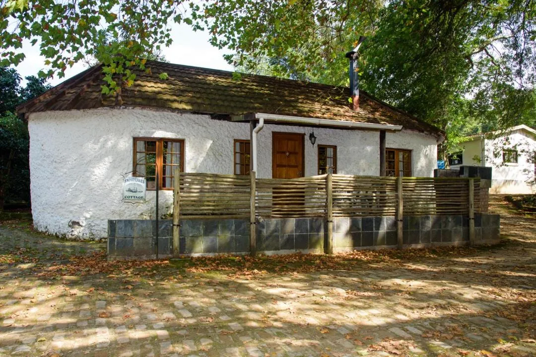 Property building in Kings Lodge Hotel