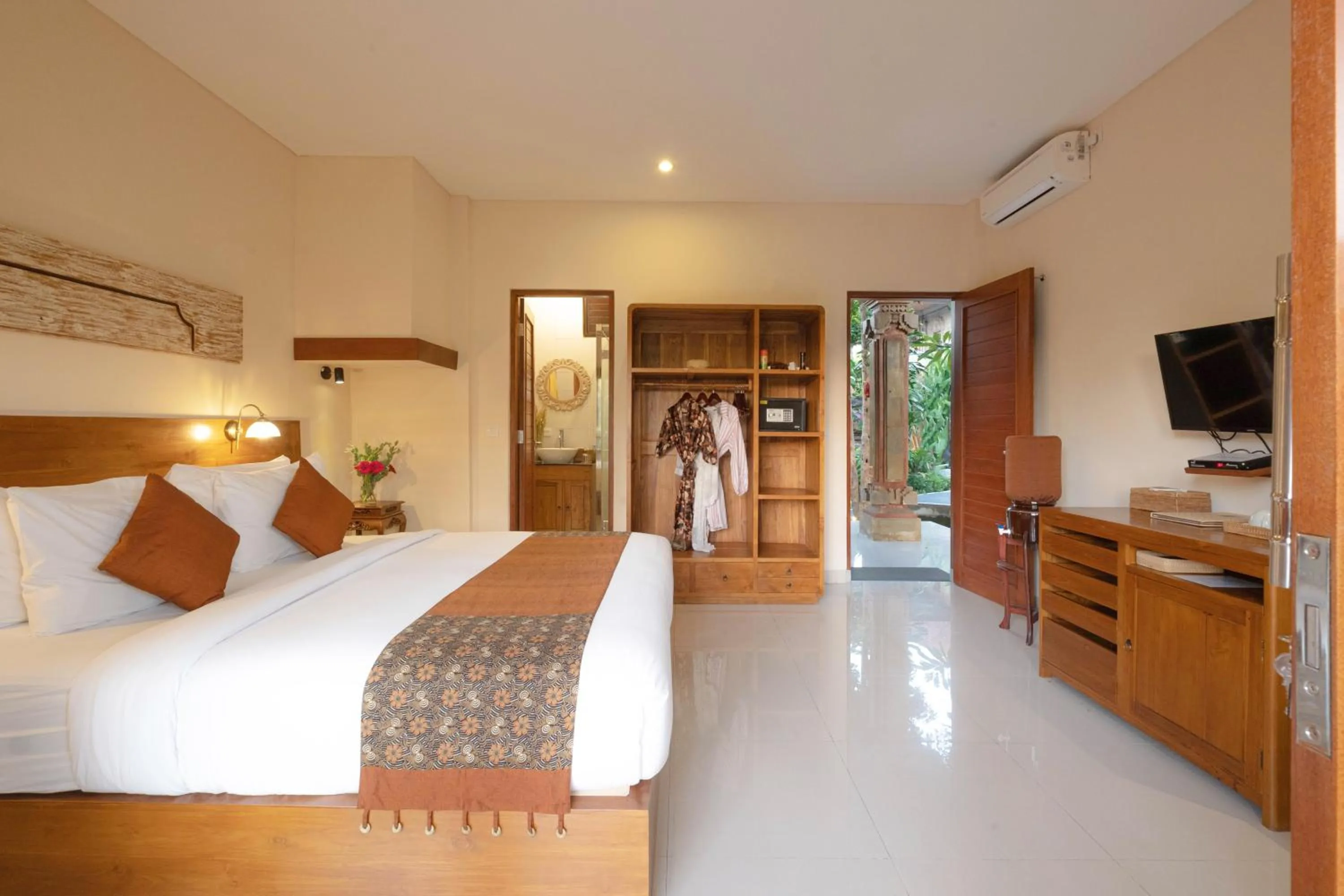 Photo of the whole room, Bed in Gunung Merta Bungalows