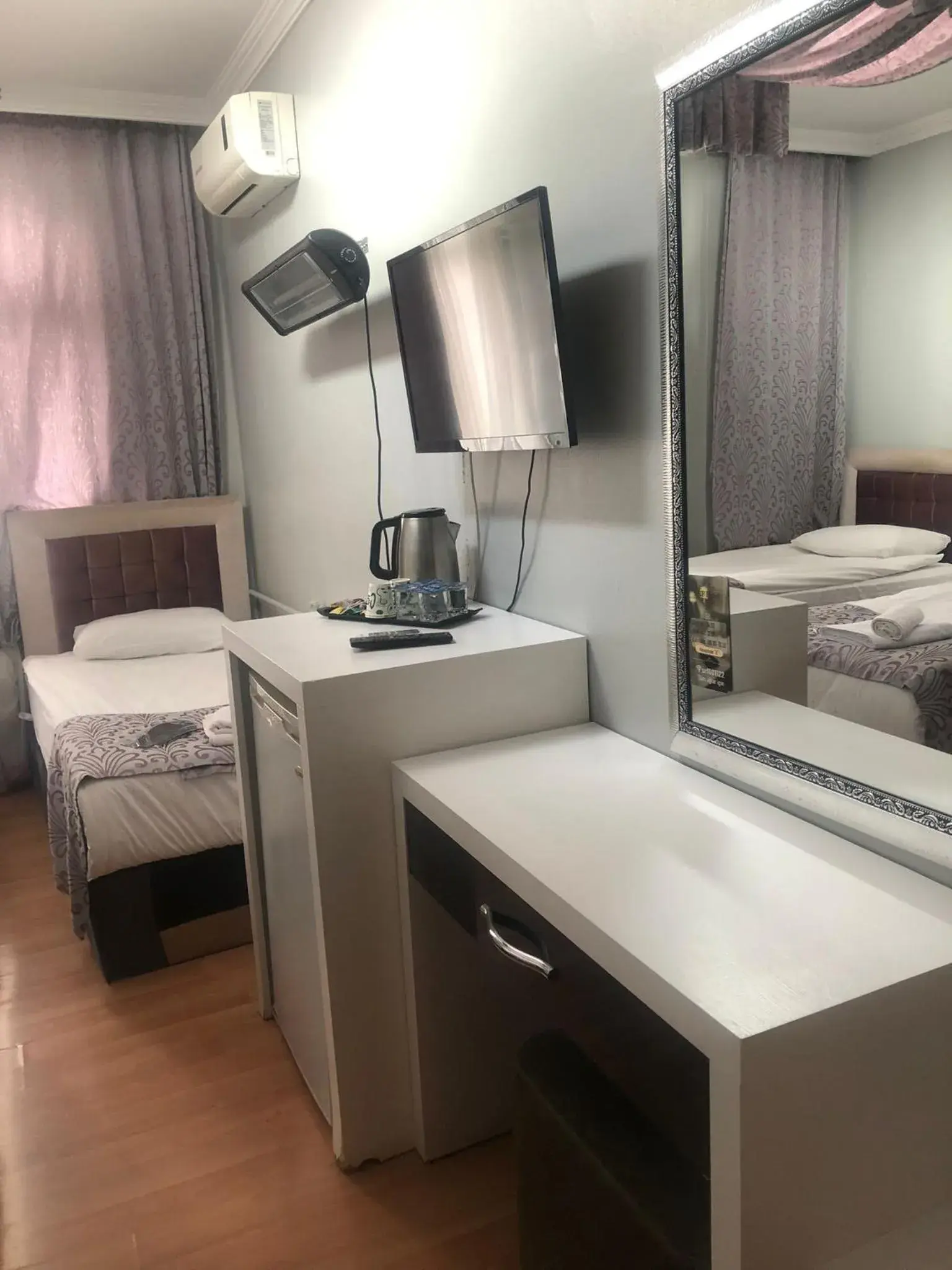 Family Room in SRF Hotel Family Room in SRF Hotel