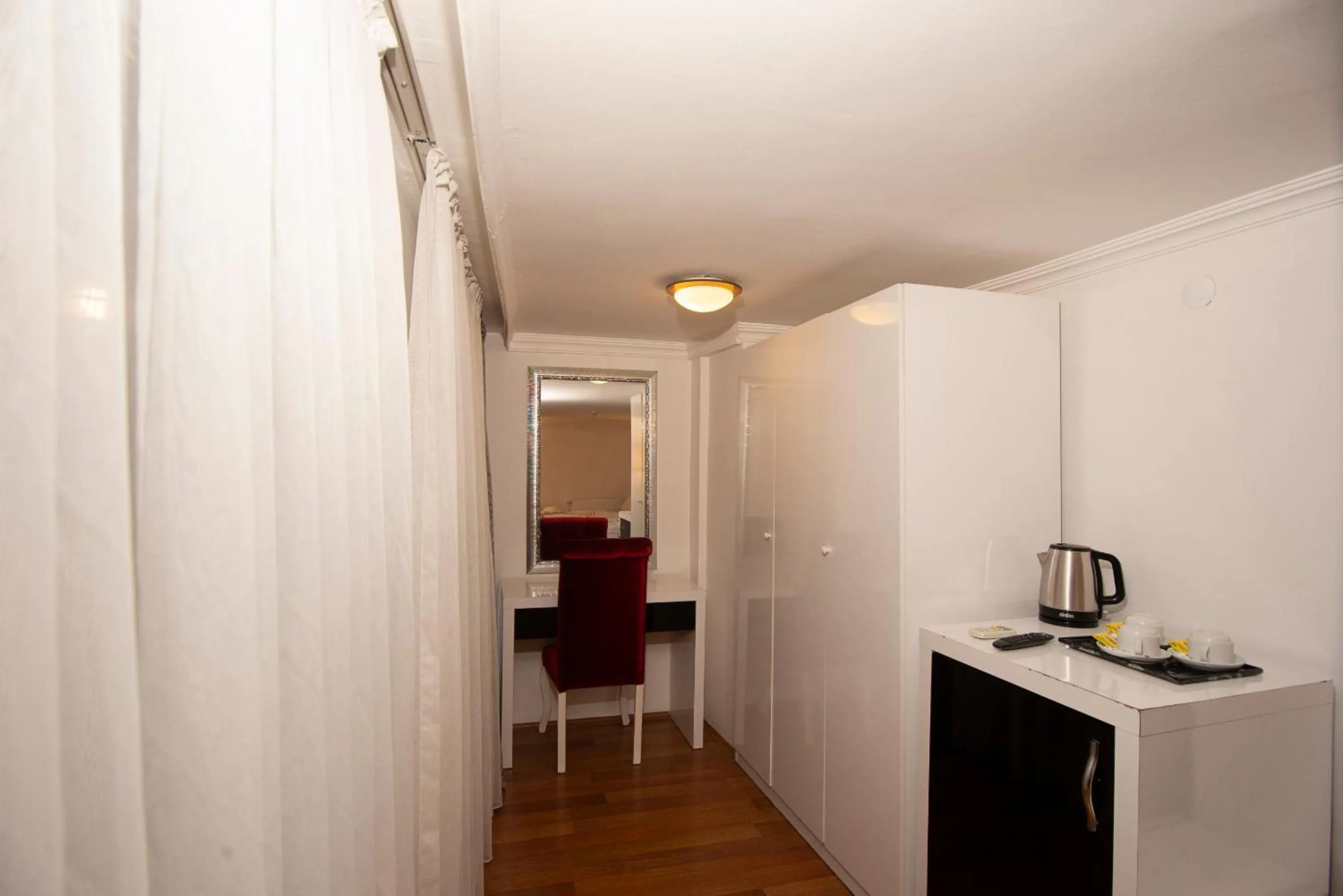 Coffee/tea facilities in SRF Hotel