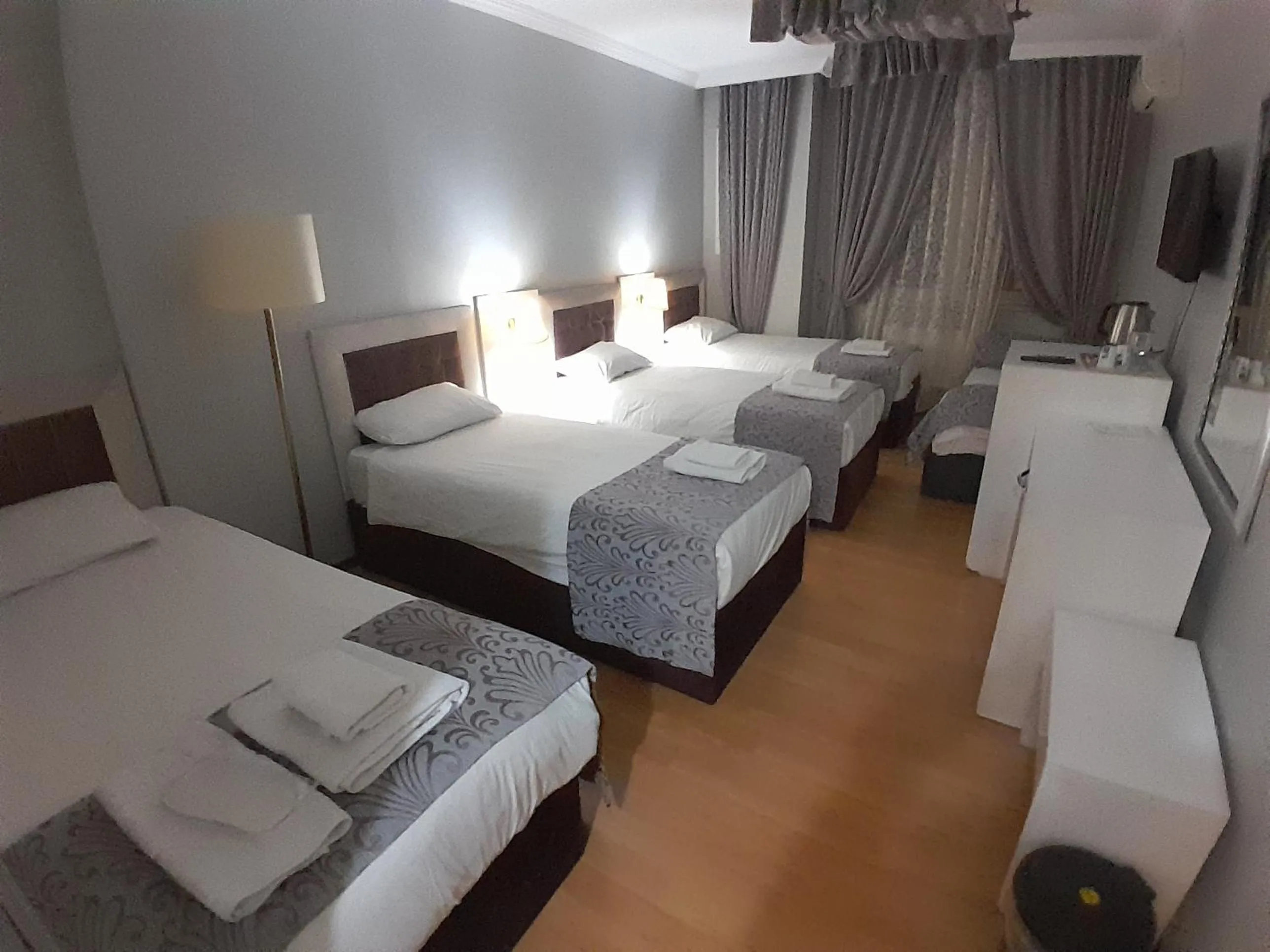 Photo of the whole room in SRF Hotel