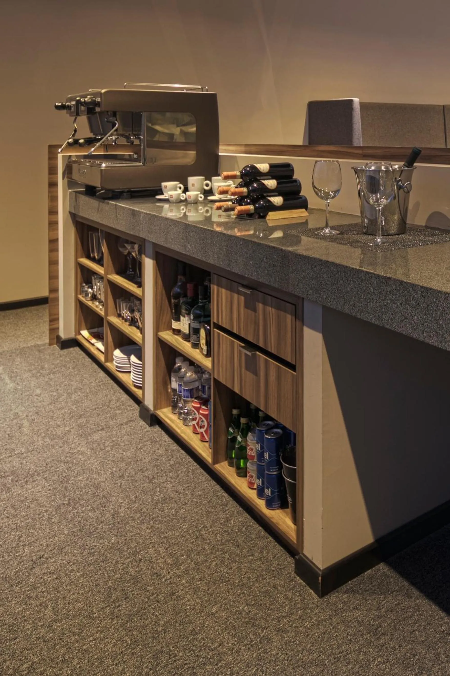 Restaurant/places to eat in Kharma Suites