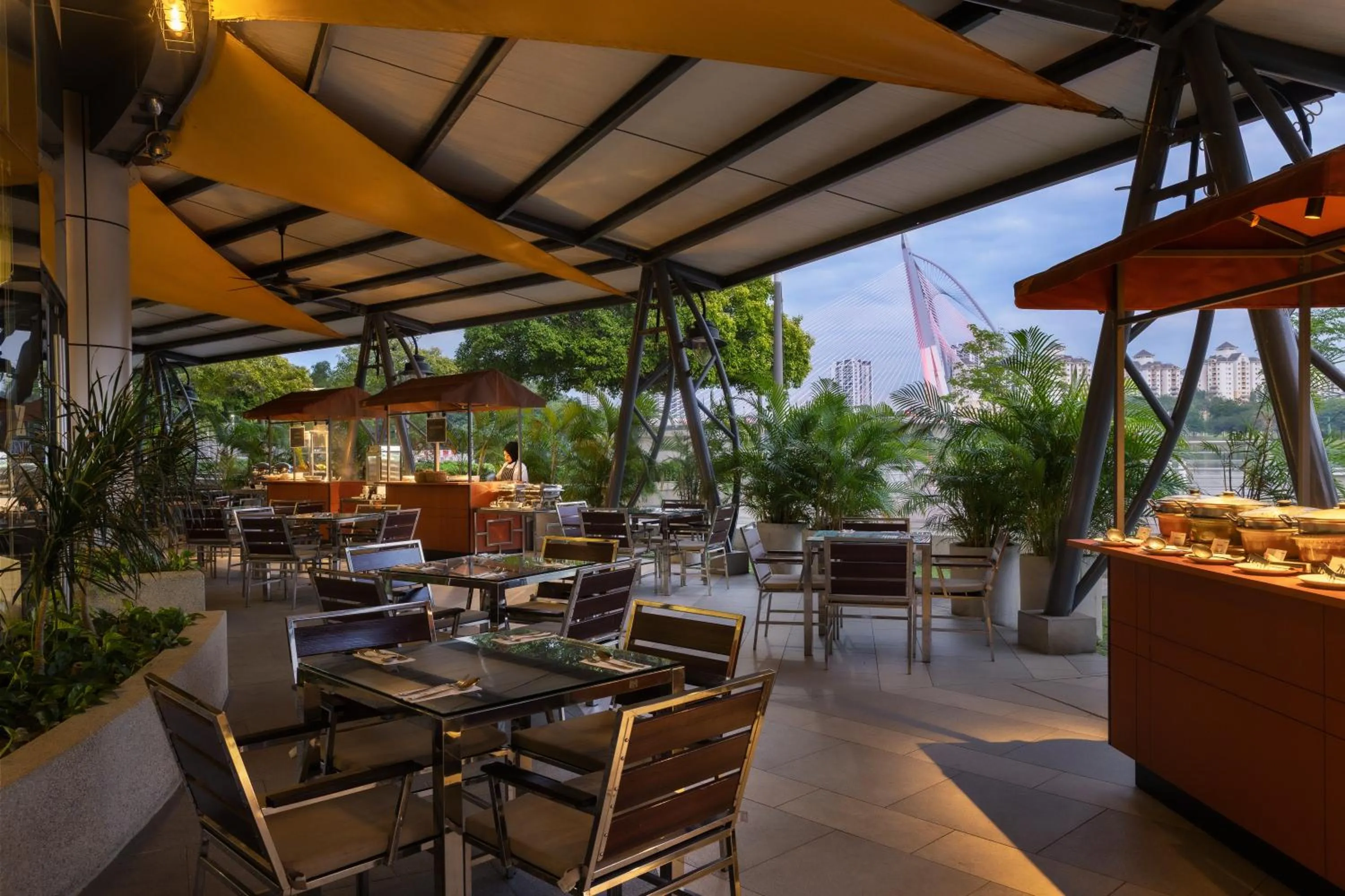 Restaurant/places to eat in Zenith Hotel Putrajaya