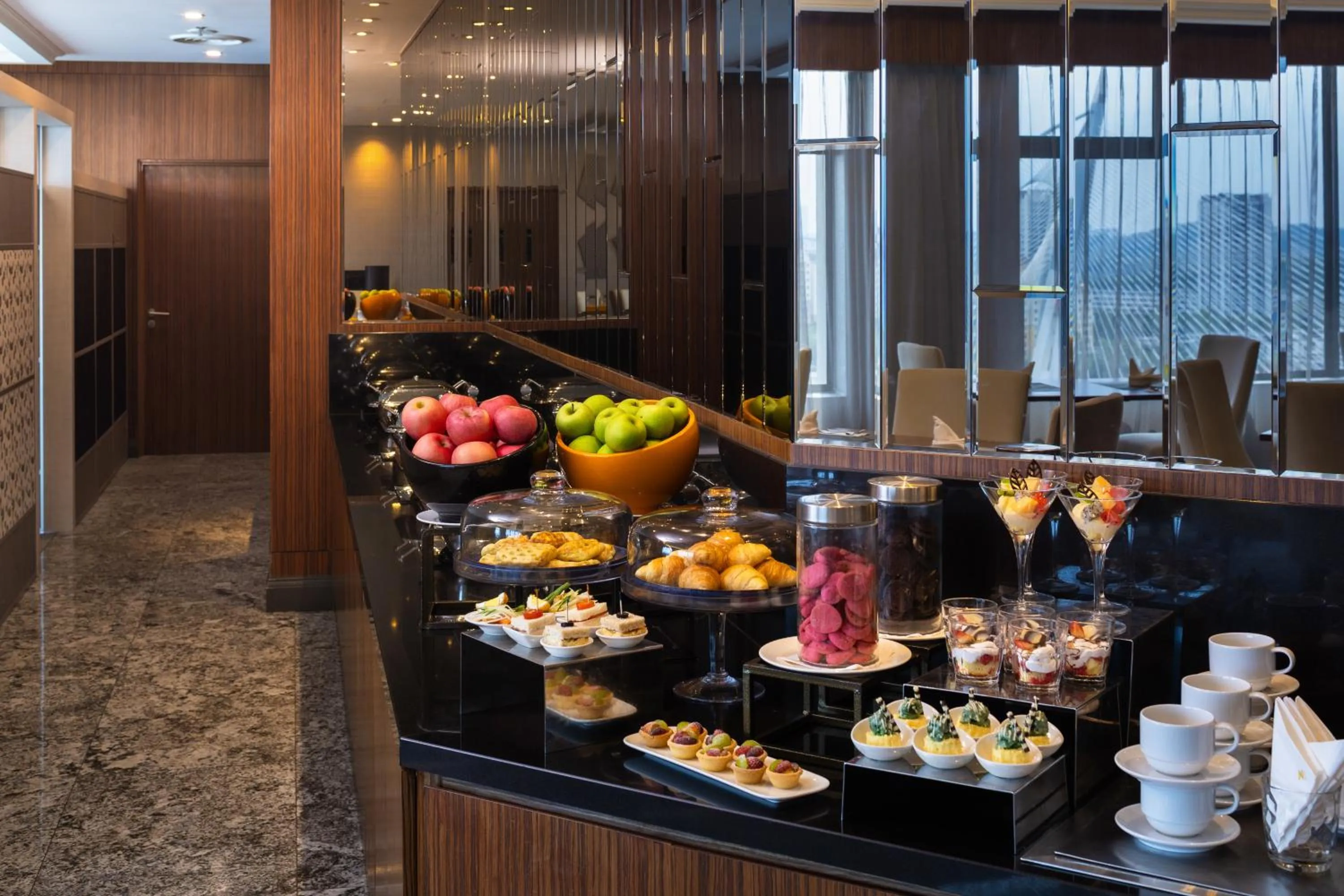 Restaurant/places to eat in Zenith Hotel Putrajaya