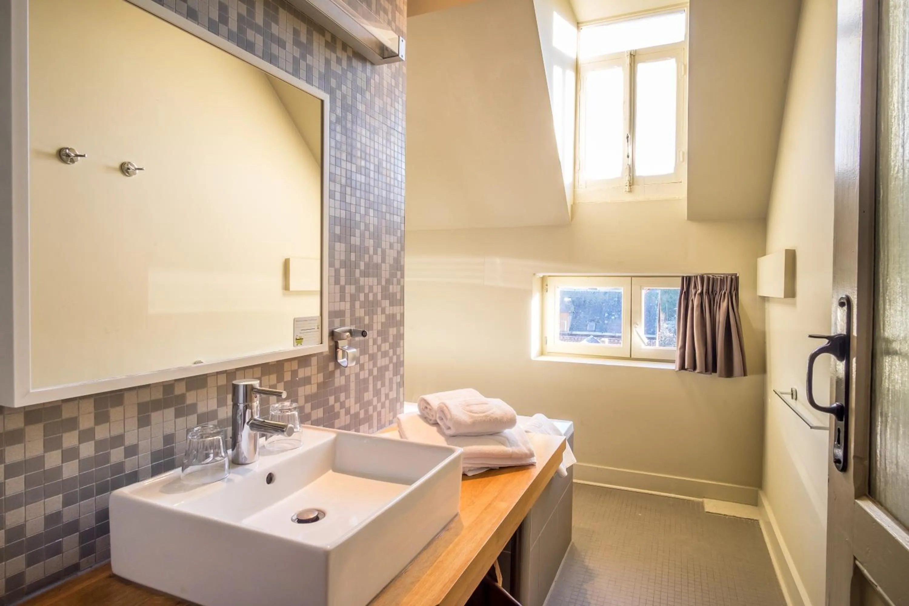 Bathroom in La Merveilleuse by Infiniti hôtel