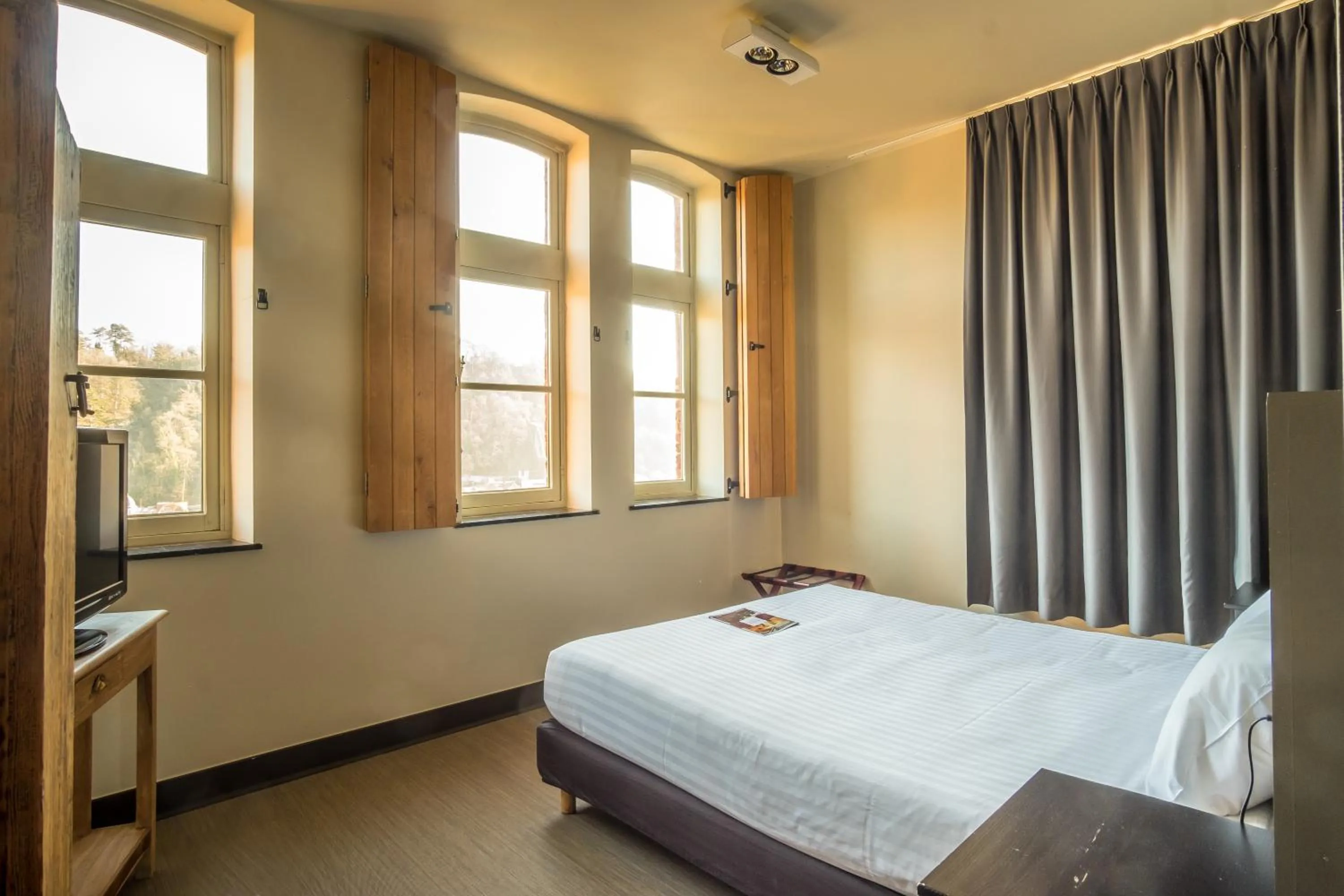 River view, Bed in La Merveilleuse by Infiniti hôtel