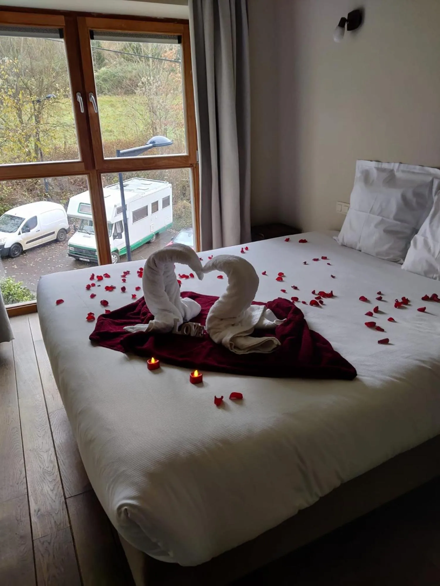 Bed in La Merveilleuse by Infiniti hôtel