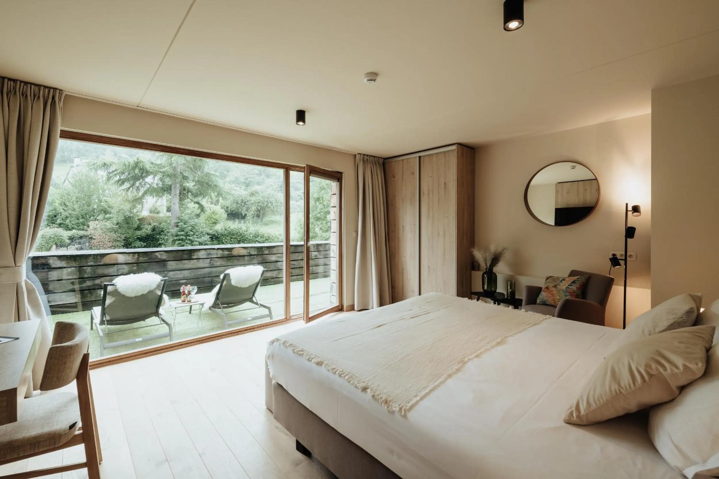 Bed in La Merveilleuse by Infiniti hôtel