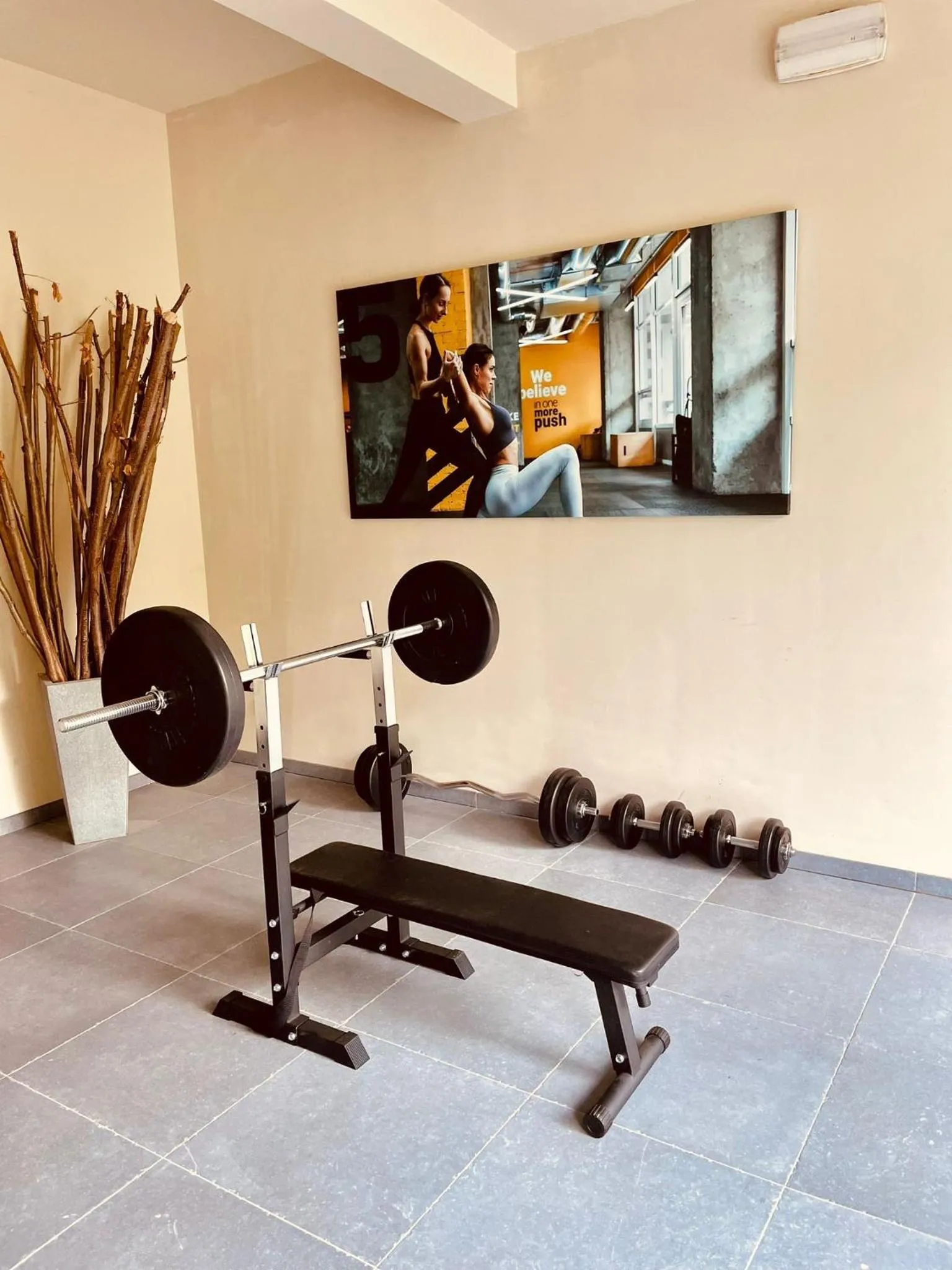 Fitness centre/facilities in La Merveilleuse by Infiniti hôtel