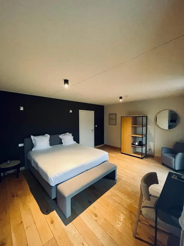 Bed in La Merveilleuse by Infiniti hôtel