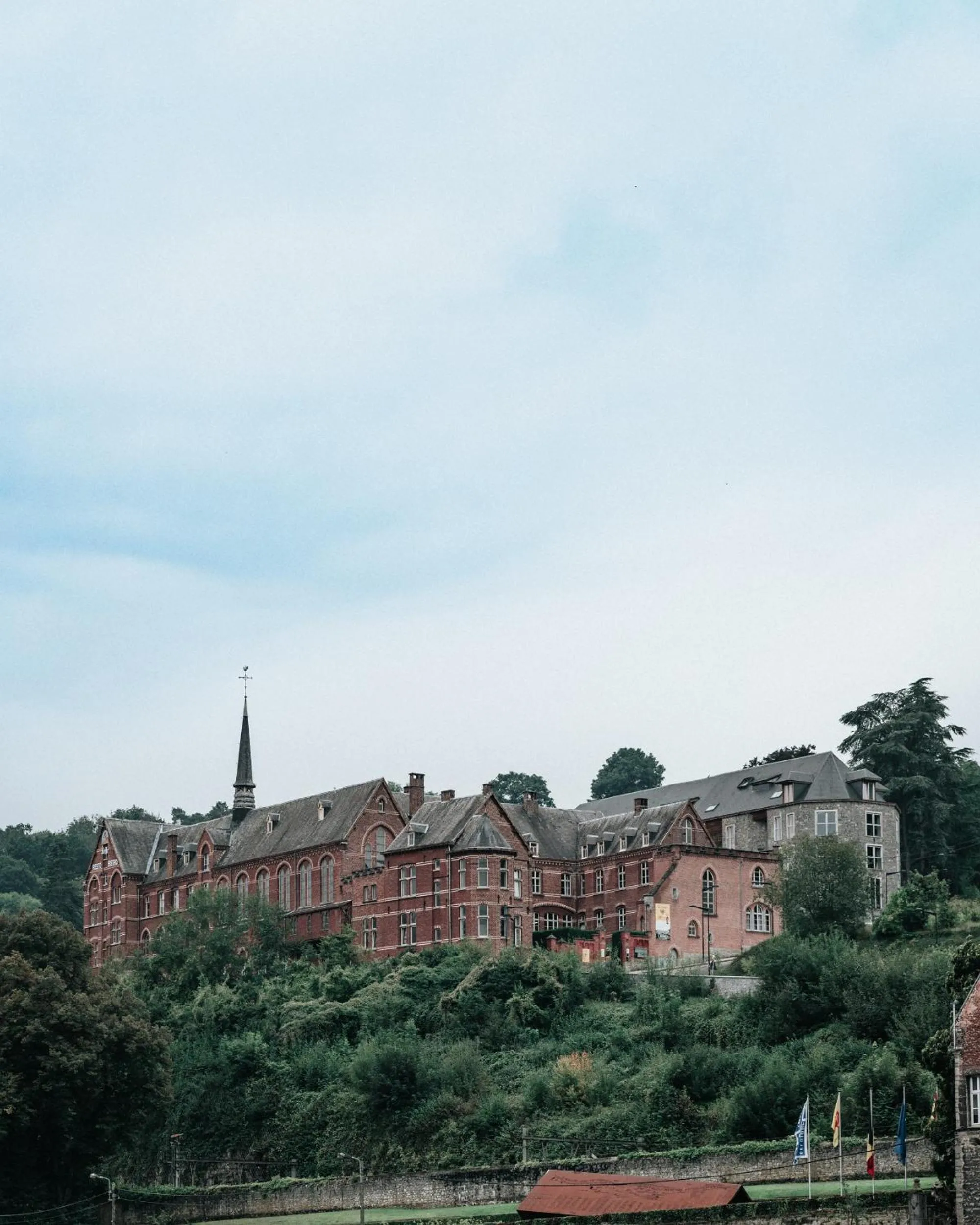 Property building in La Merveilleuse by Infiniti hôtel