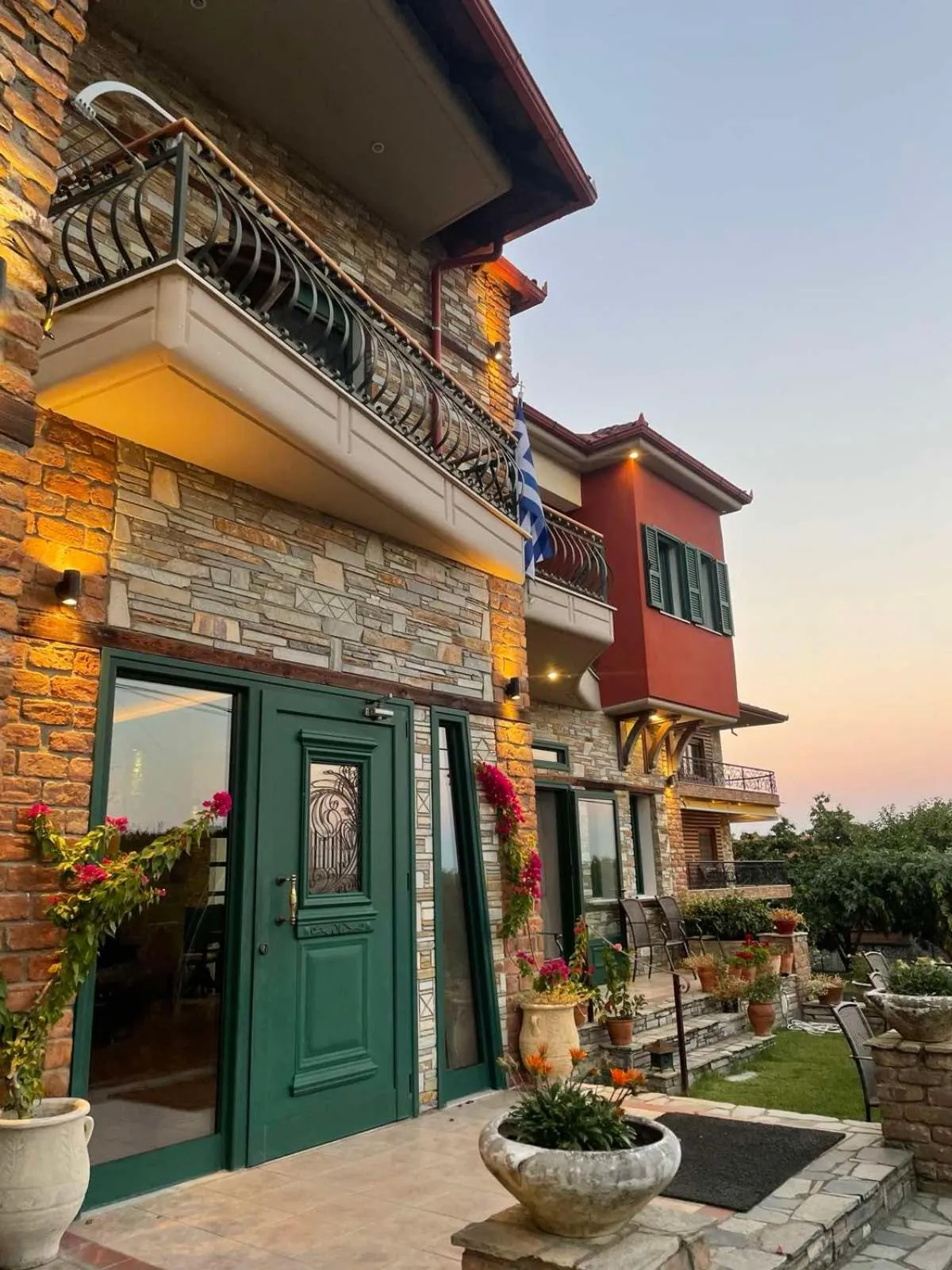 Evzin Hotel
