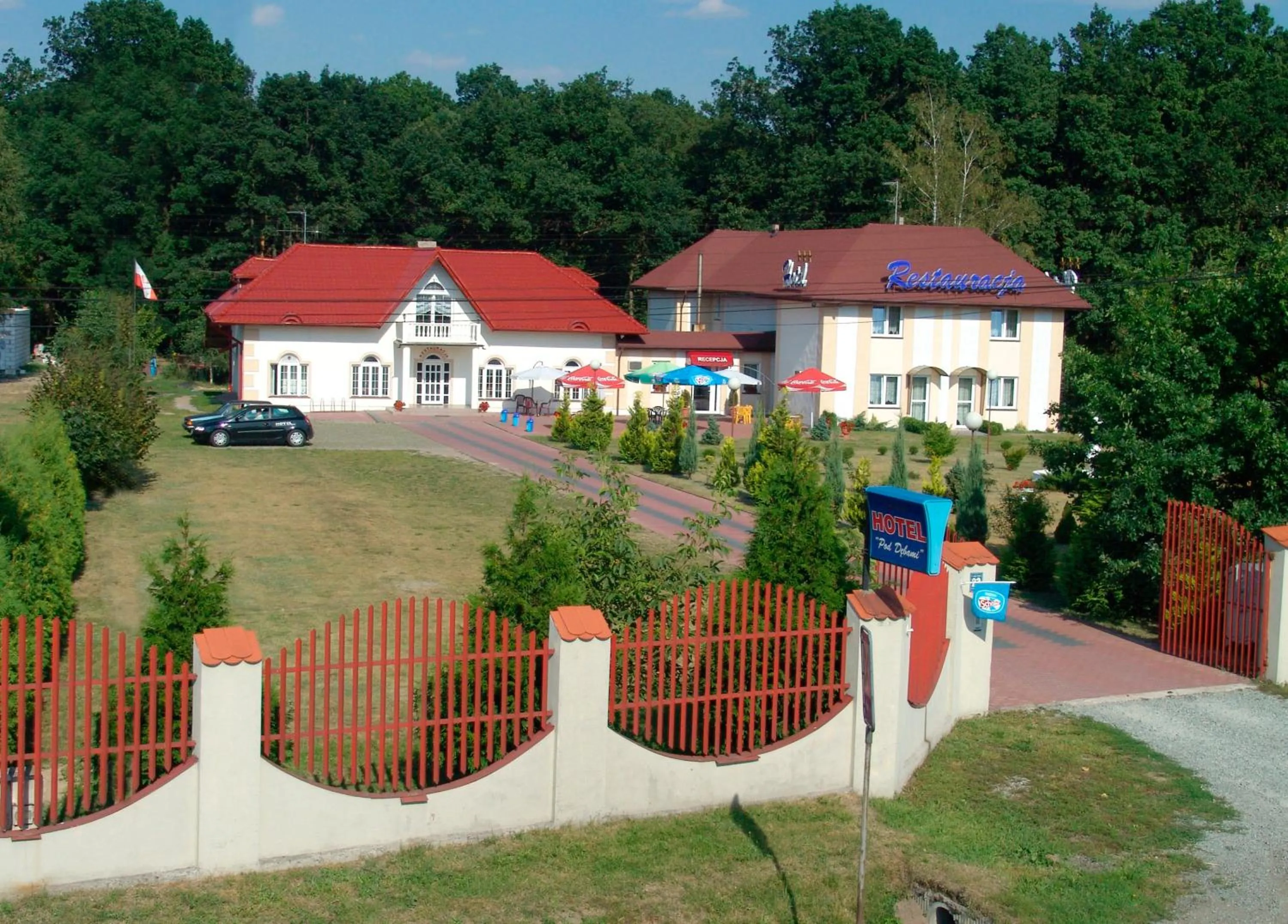 Facade/entrance in Hotel Pod Dębami
