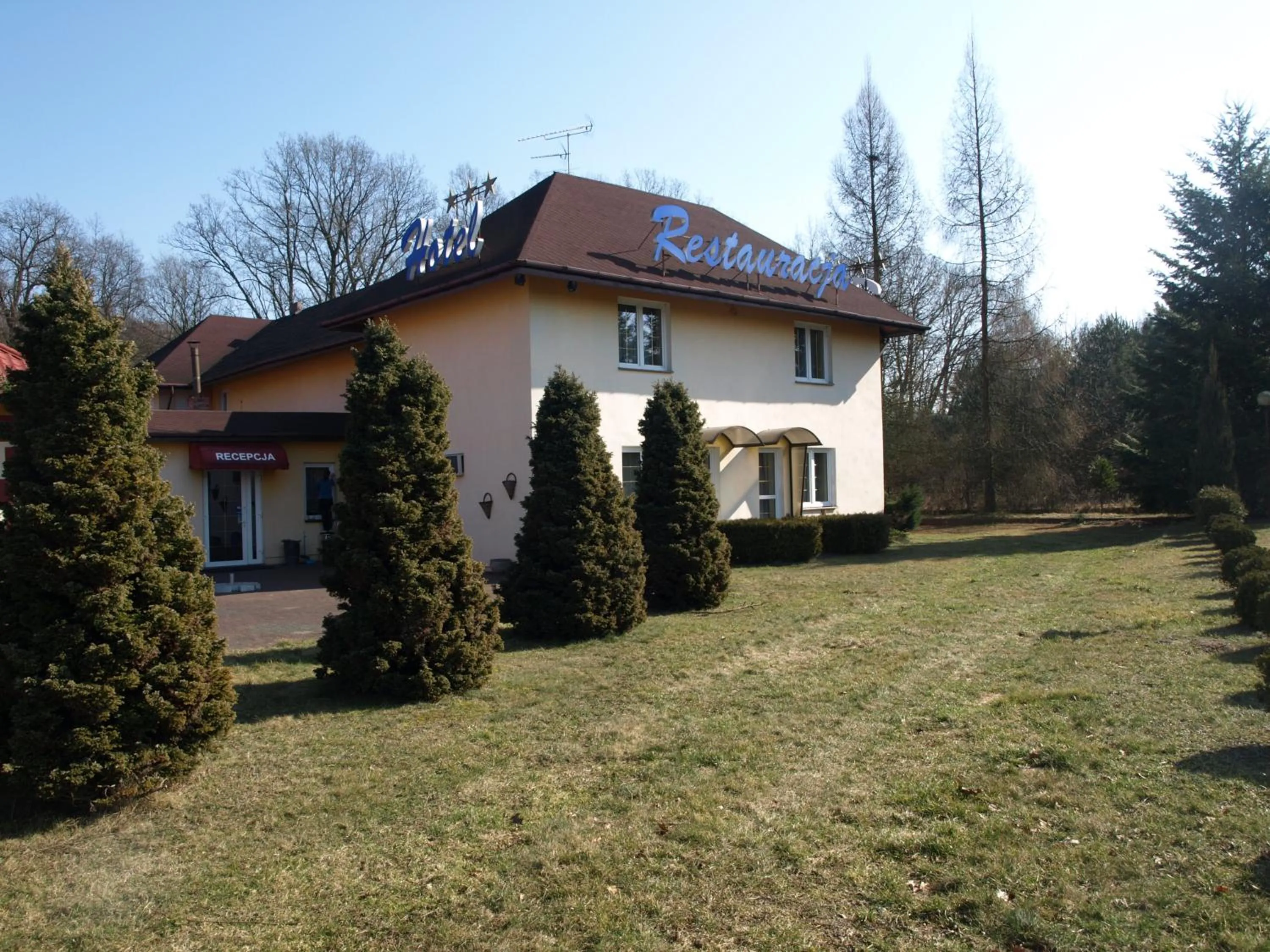 Facade/entrance in Hotel Pod Dębami