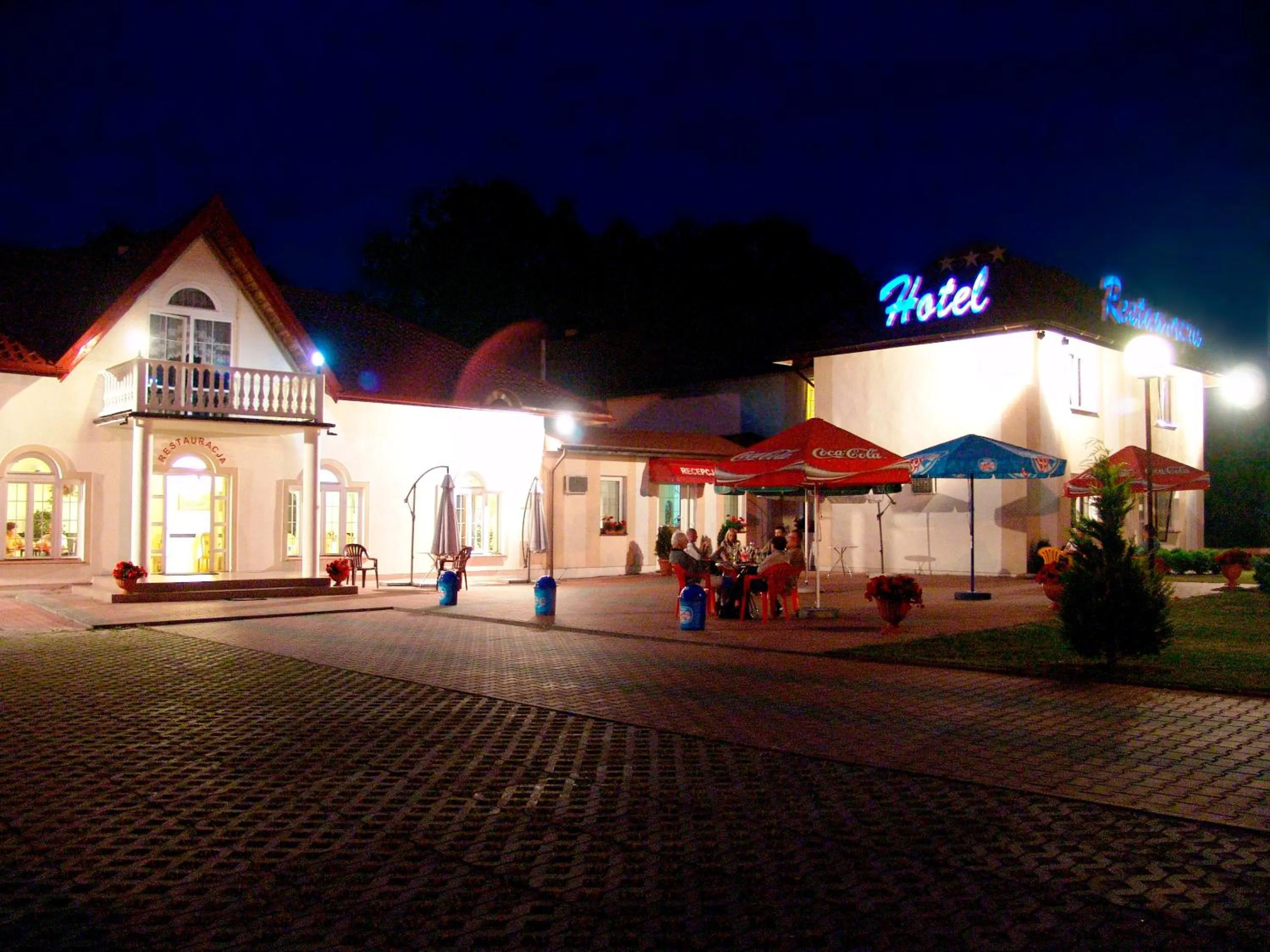 Facade/entrance in Hotel Pod Dębami