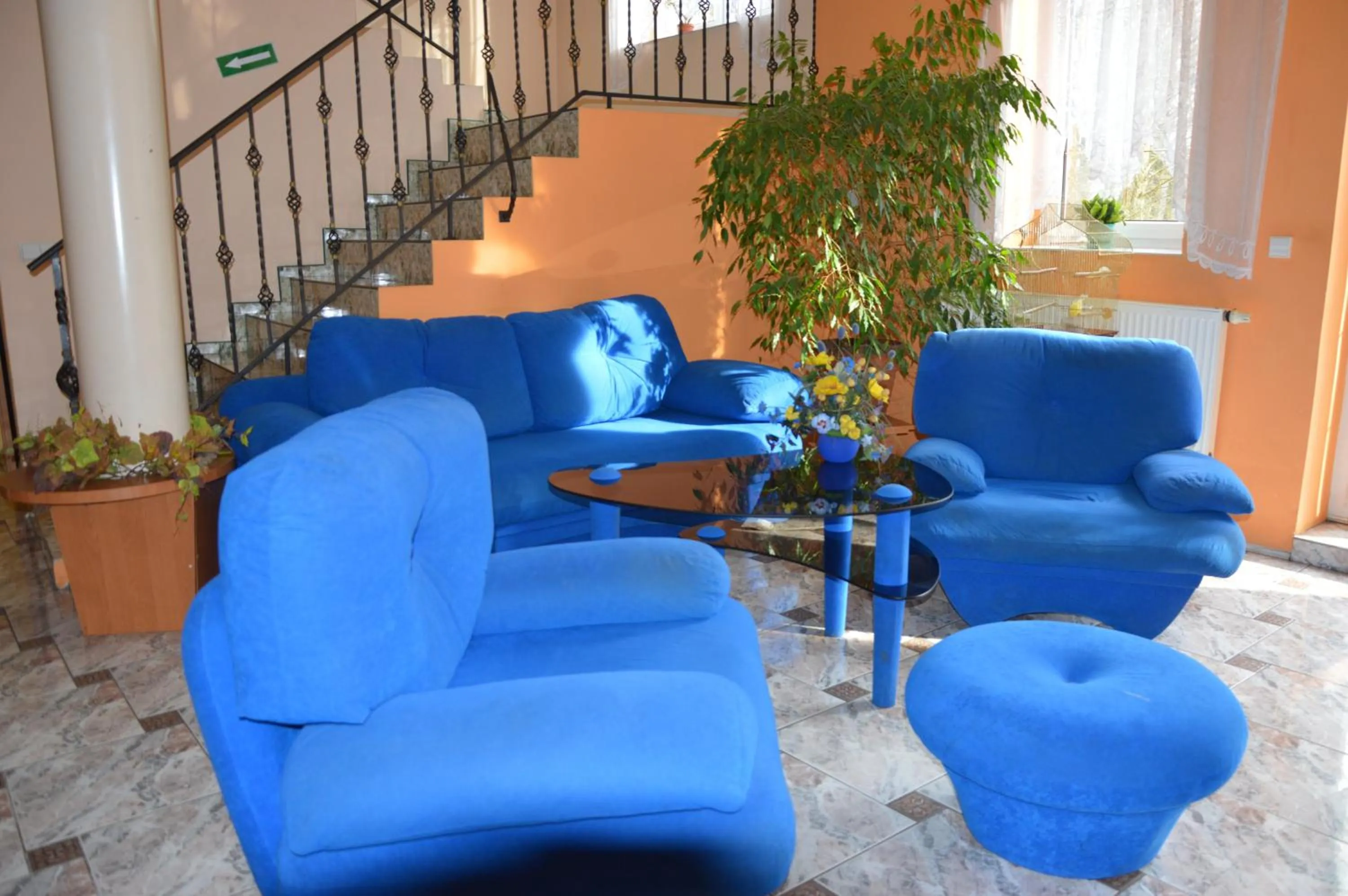 Communal lounge/ TV room in Hotel Pod Dębami