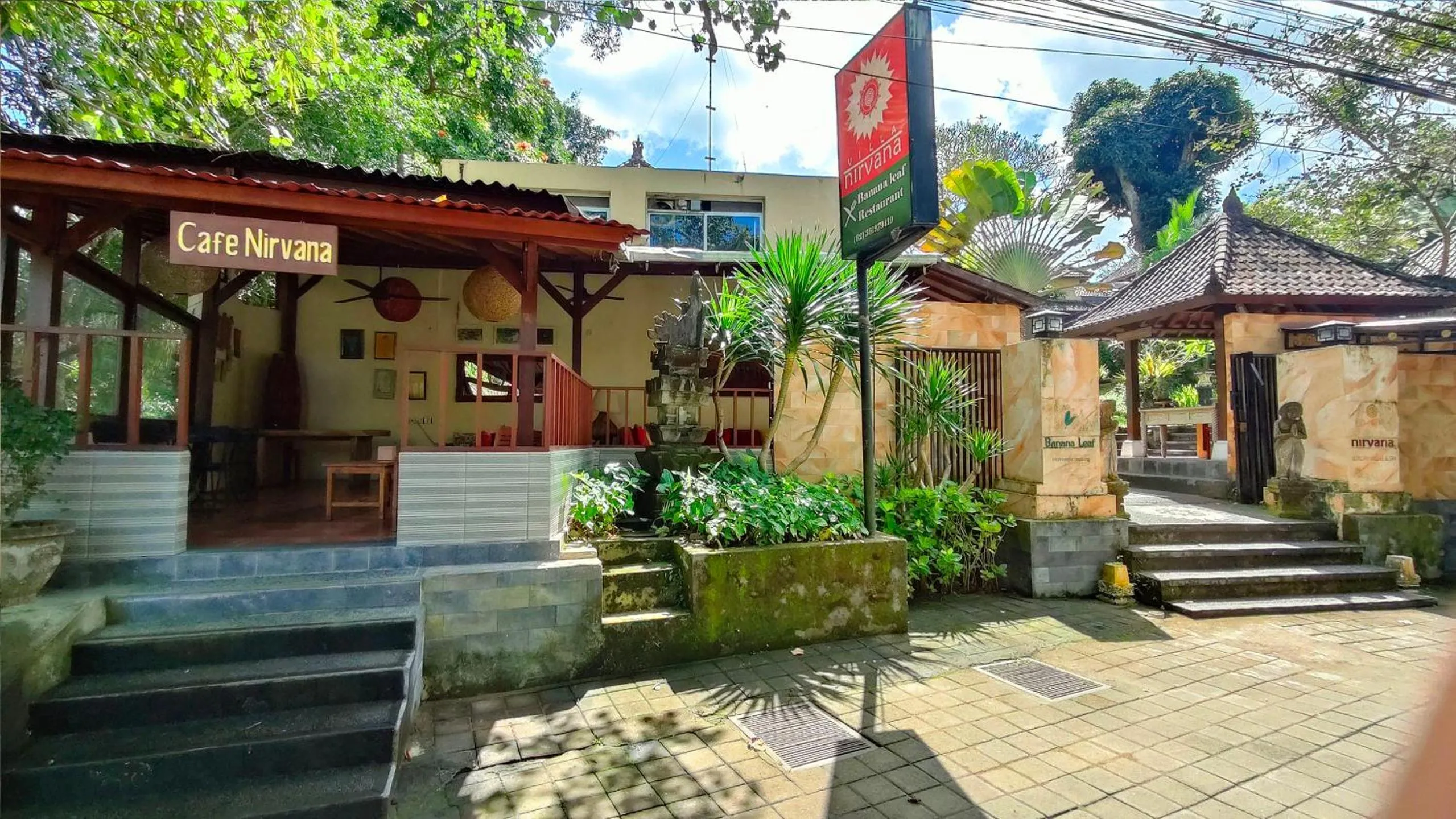 Facade/entrance in Villa Nirvana