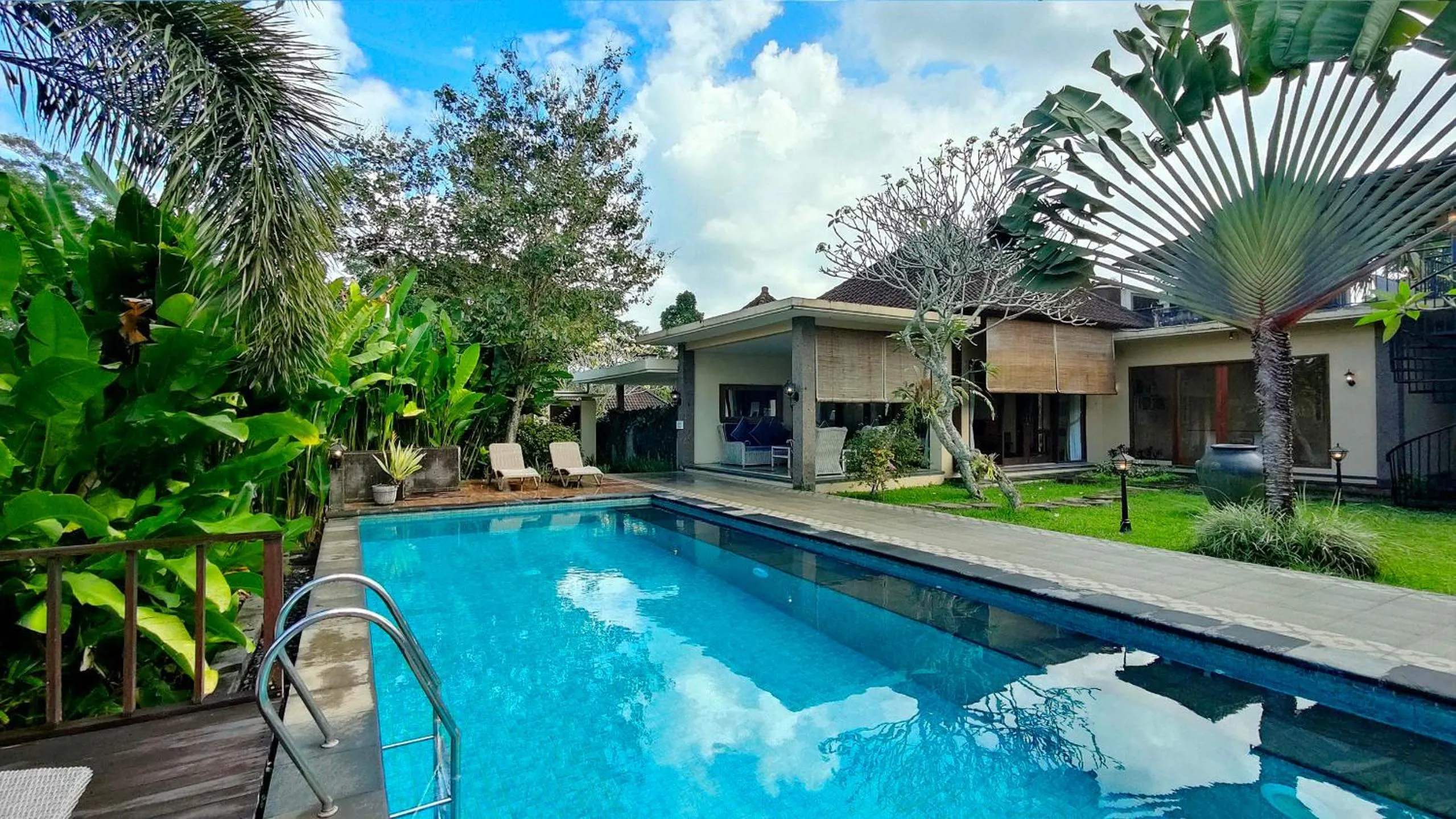 Property building in Villa Nirvana