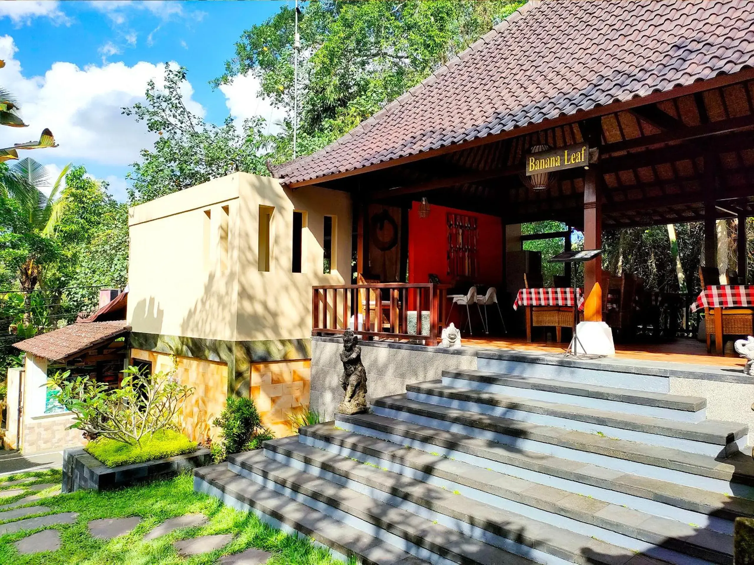 Restaurant/places to eat in Villa Nirvana Restaurant/places to eat in Villa Nirvana