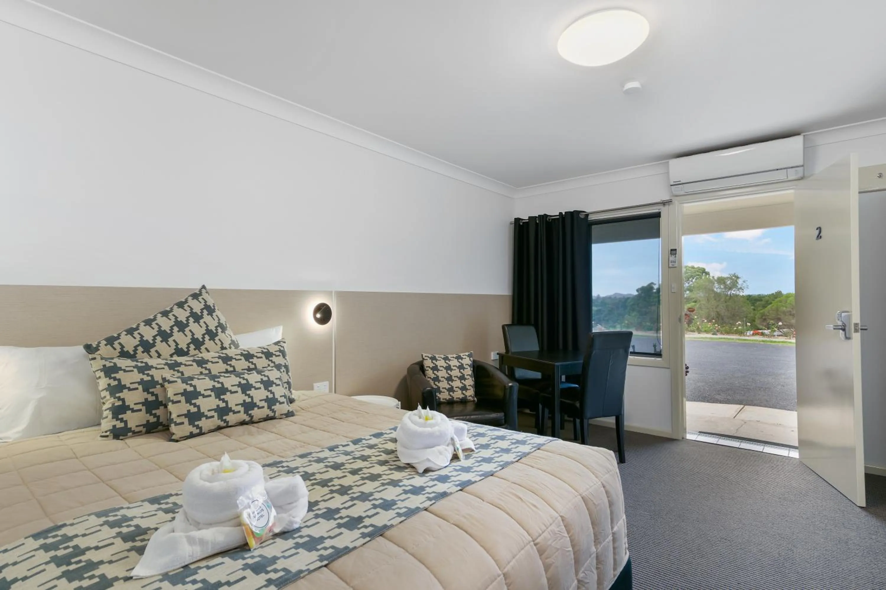 Photo of the whole room, Bed in Kandos Fairways Motel