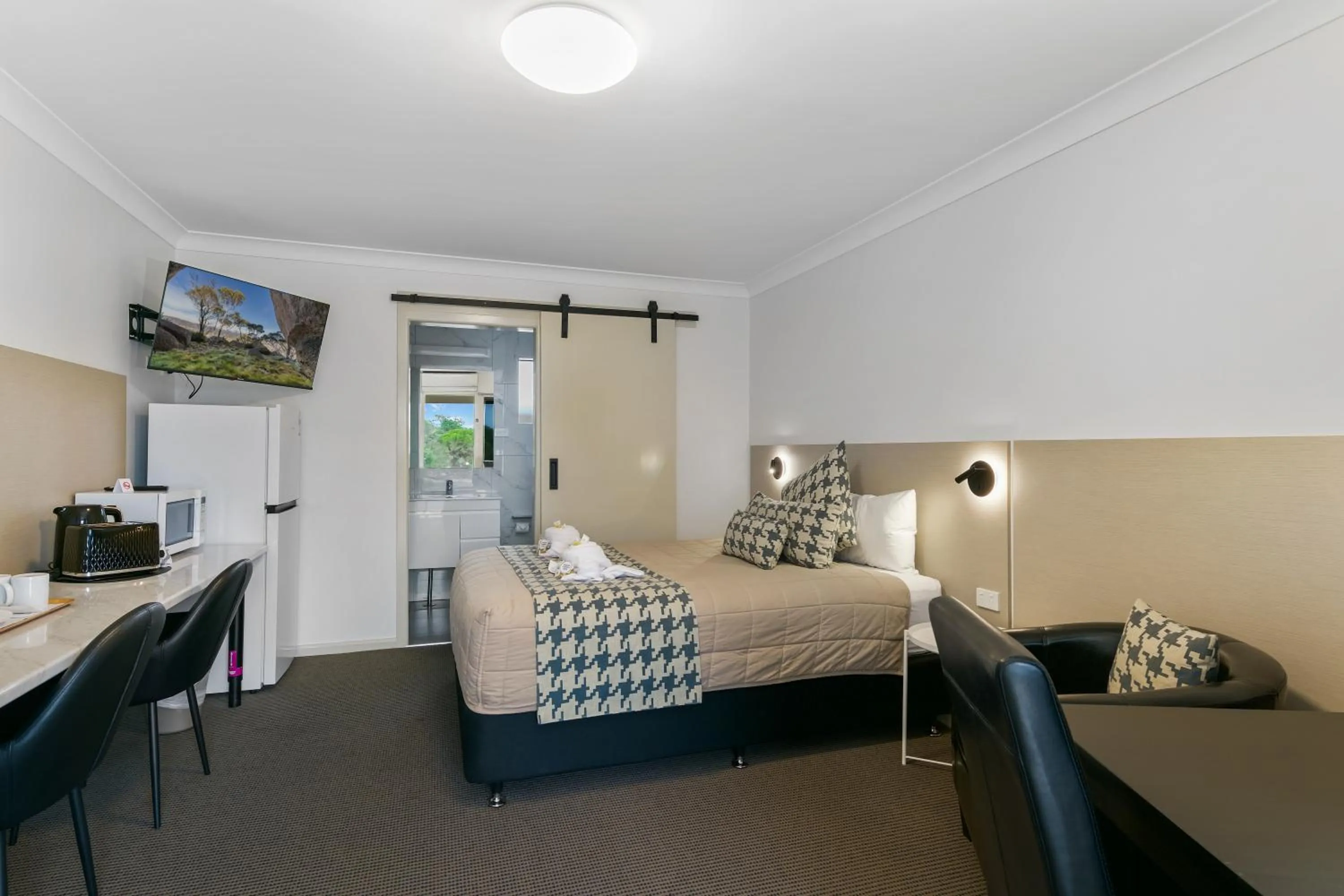 Photo of the whole room, Bed in Kandos Fairways Motel