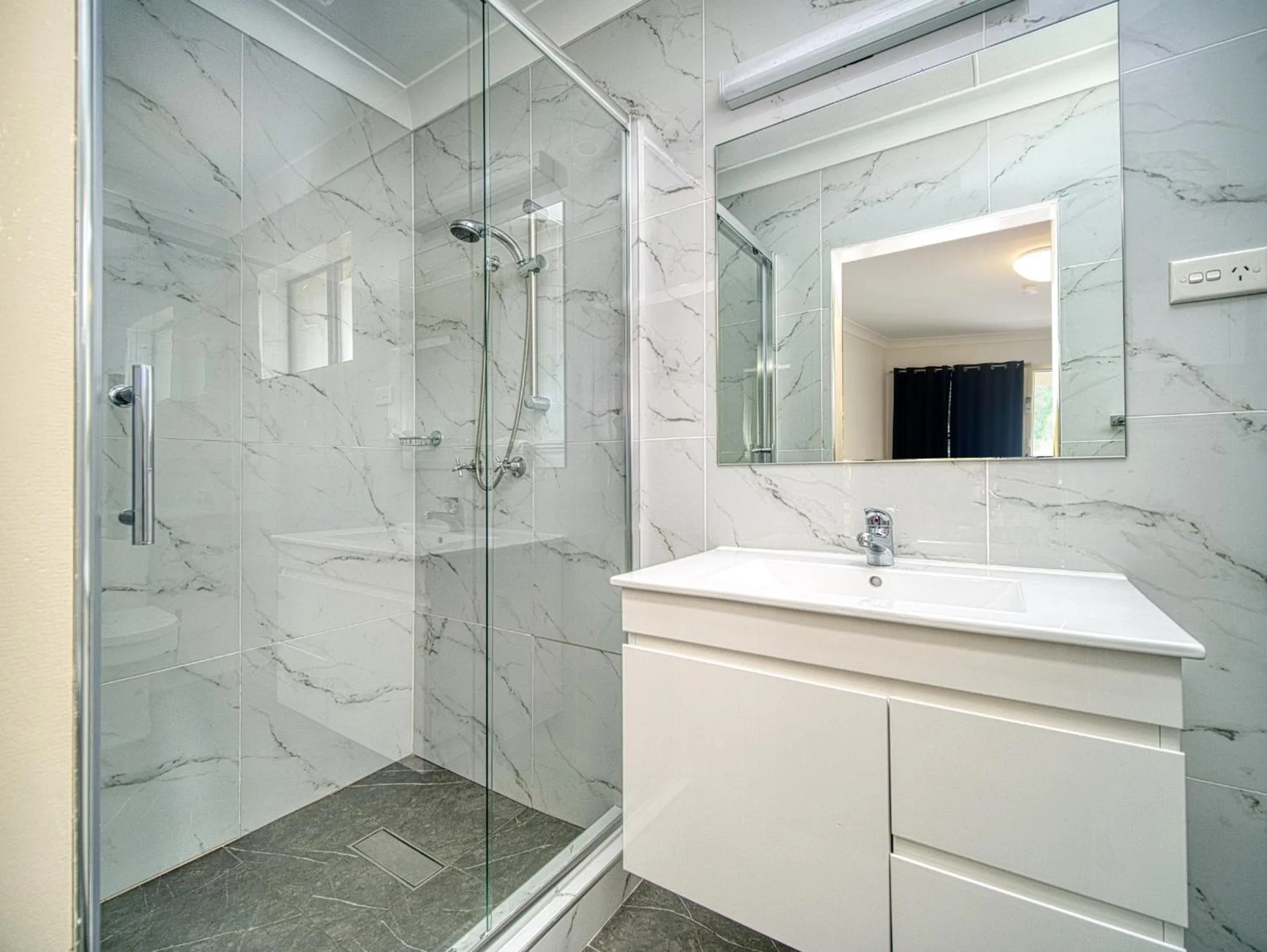 Shower in Kandos Fairways Motel