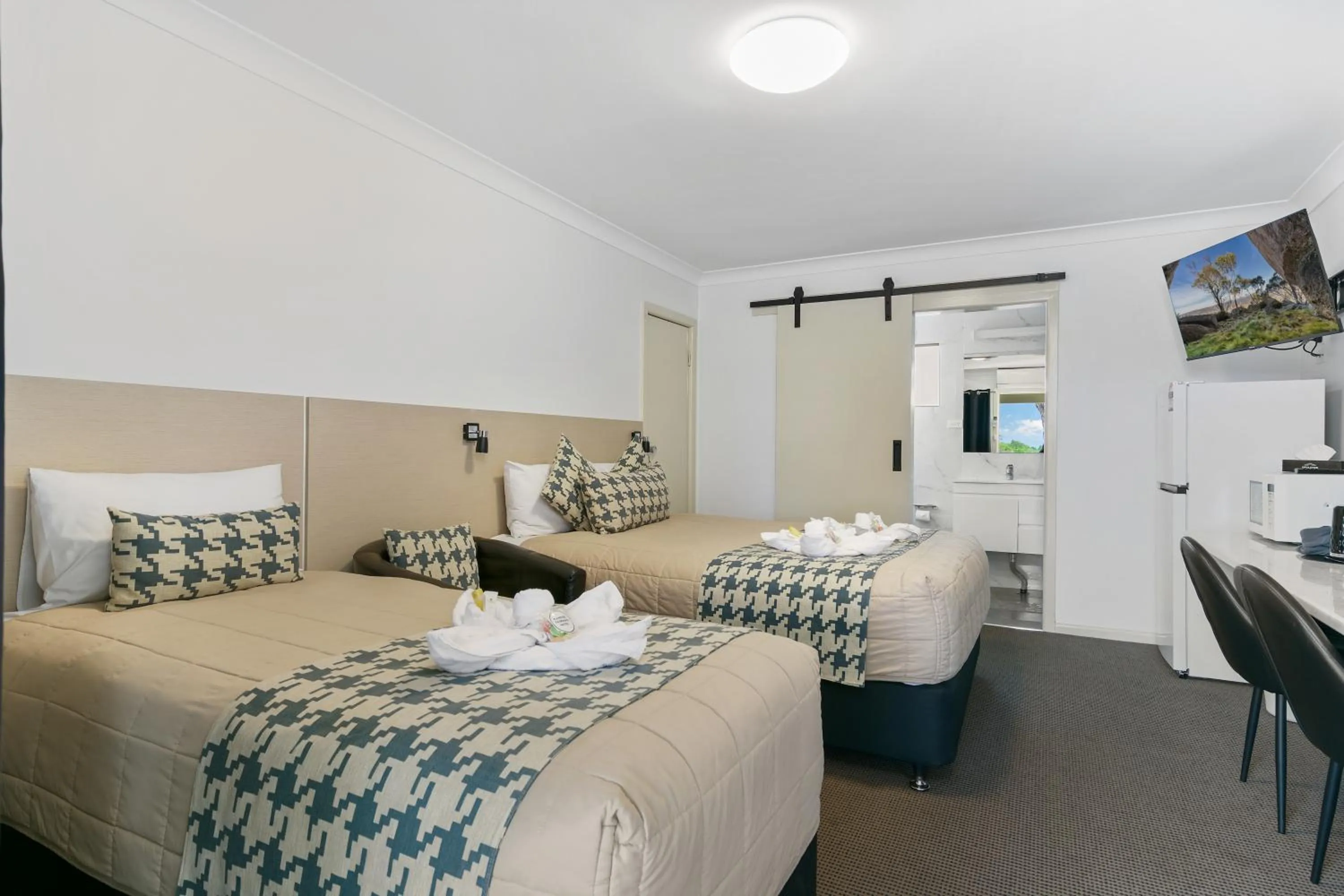 Photo of the whole room, Bed in Kandos Fairways Motel