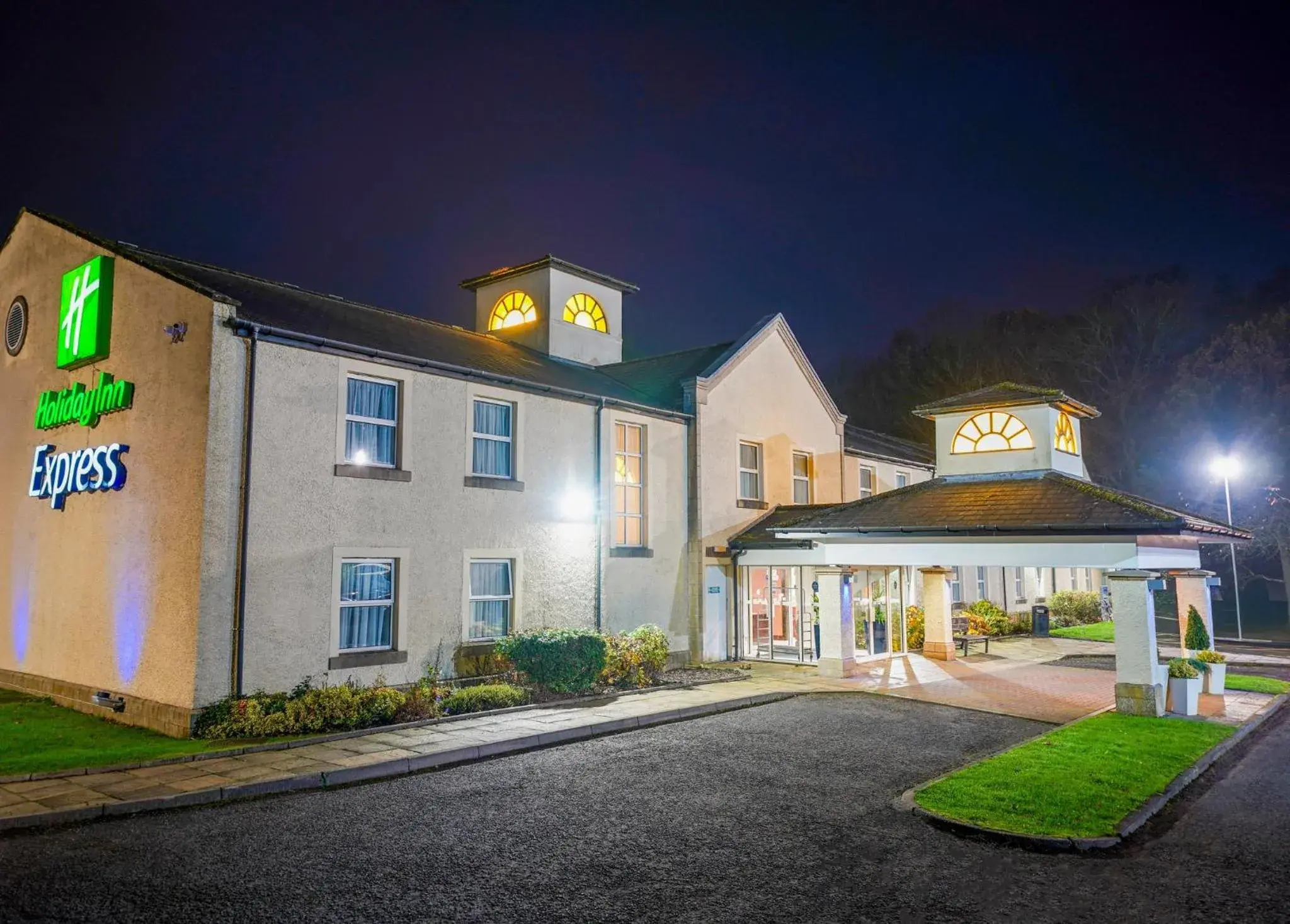 Property building in Holiday Inn Express Glenrothes by IHG Property building in Holiday Inn Express Glenrothes by IHG